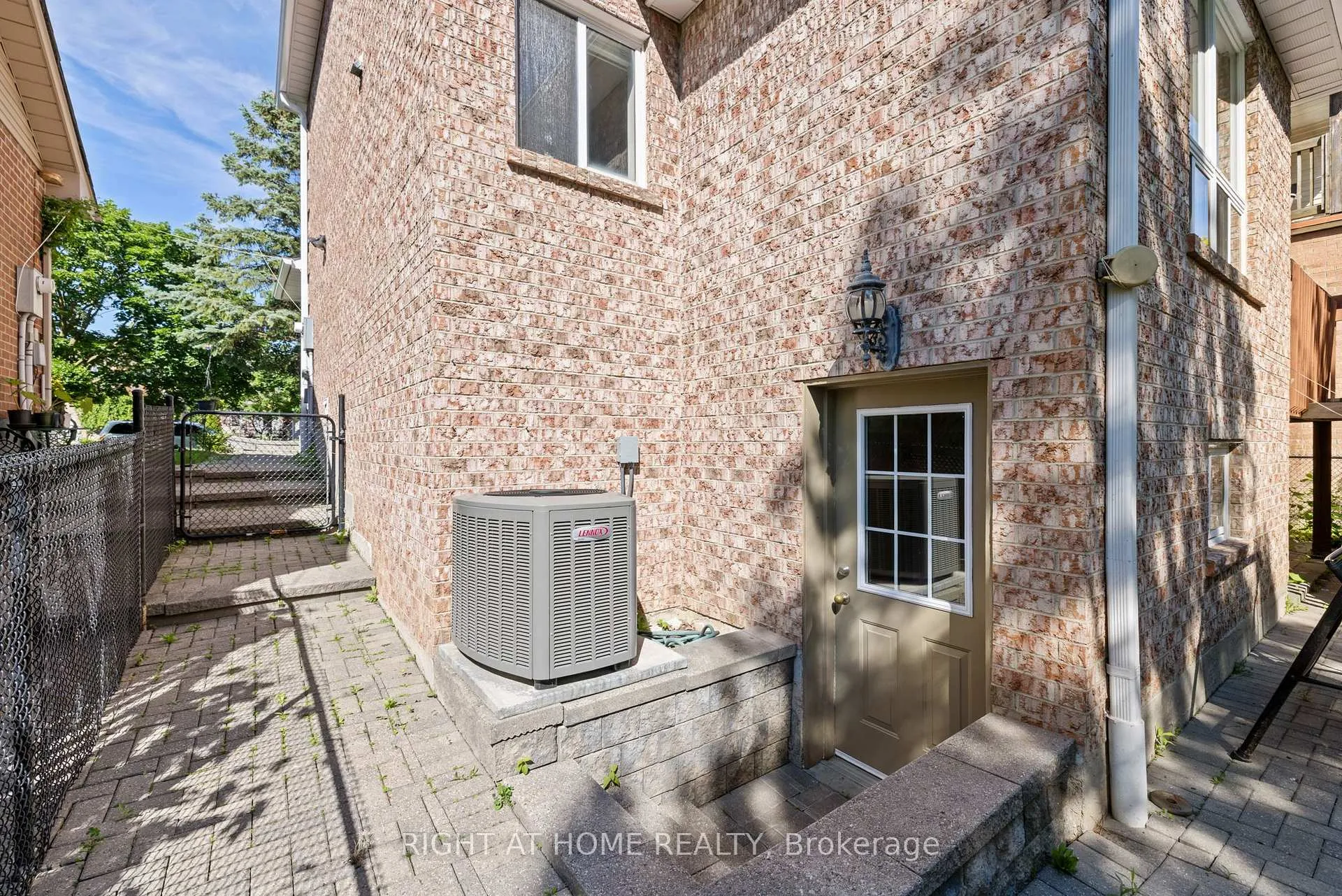 Photo 37 of 25 Vivians Crescent, Brampton, Fletcher's West — HOMEH