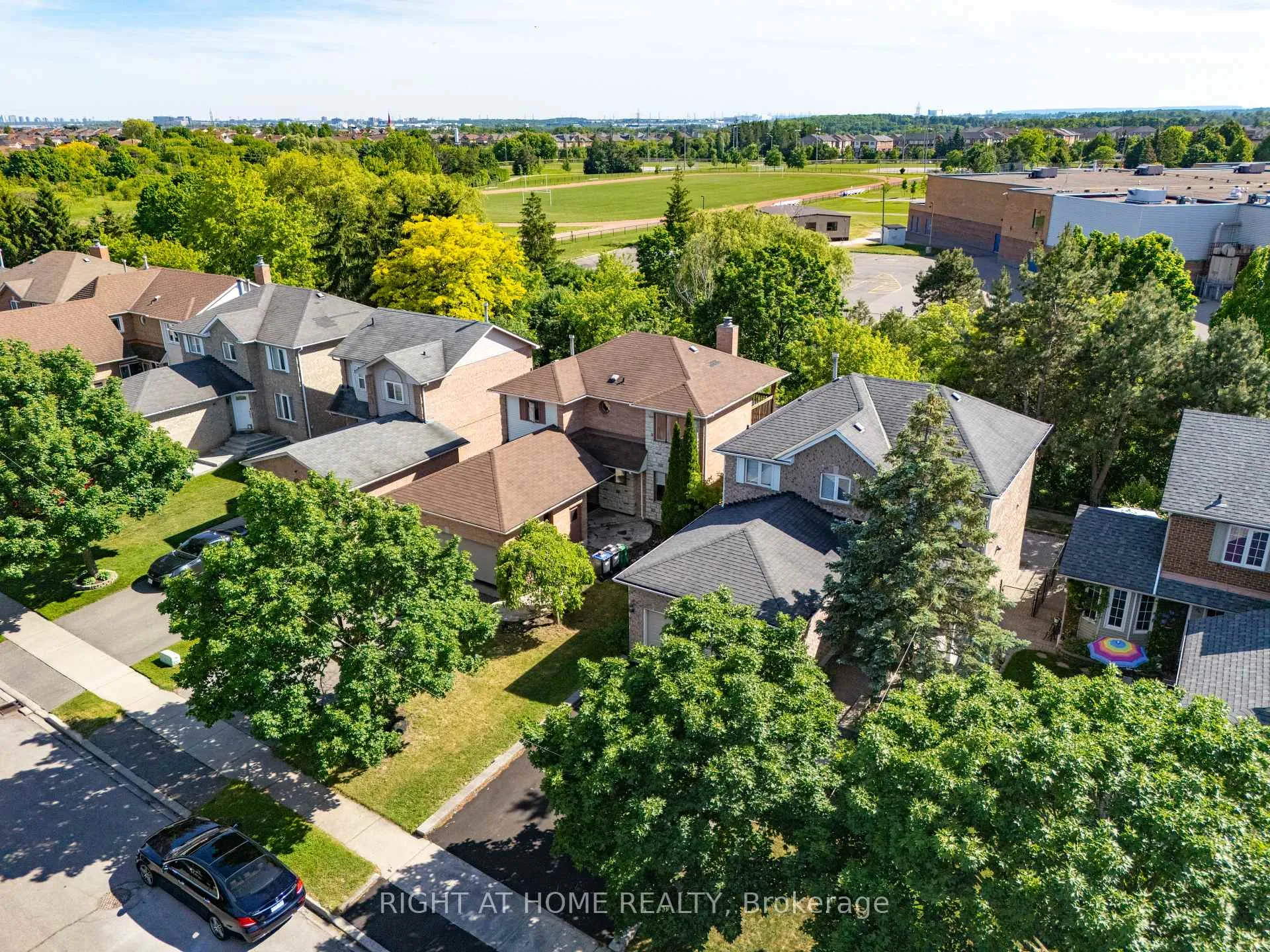 Photo 42 of 25 Vivians Crescent, Brampton, Fletcher's West — HOMEH