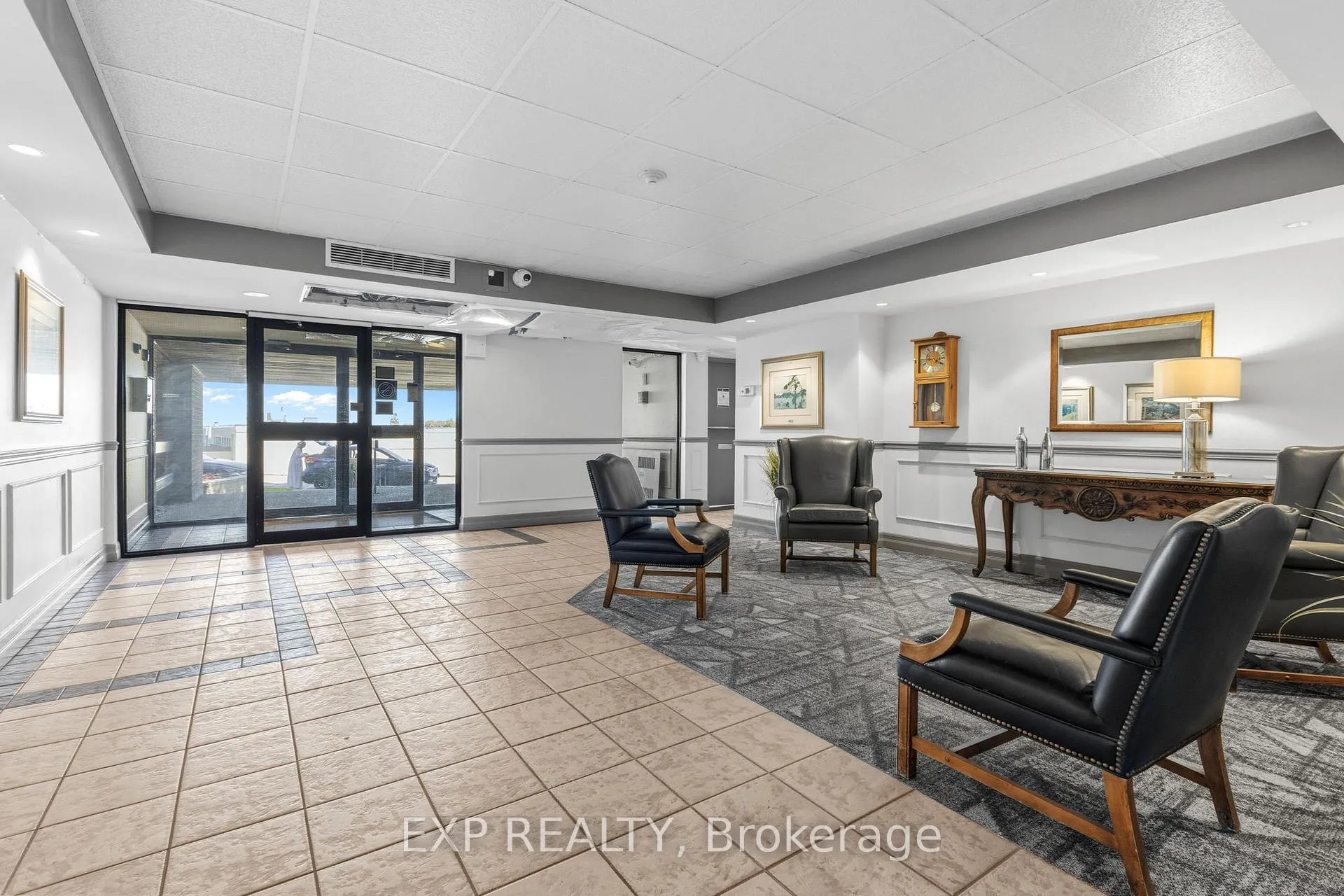 Photo 5 of Unit 215, 1599 Lassiter Terrace, Ottawa, Beaconwood — HOMEH