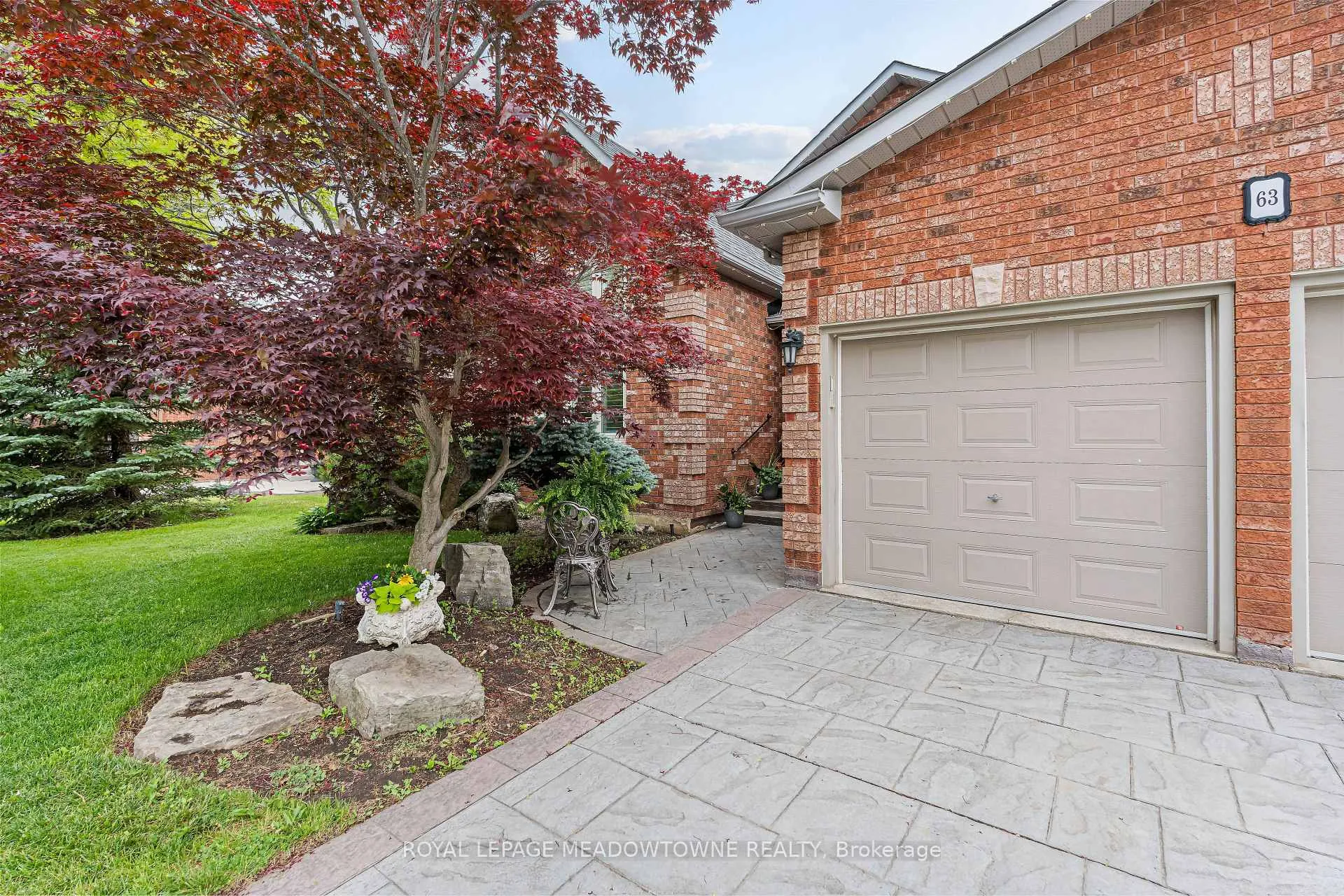 Photo 2 of 63 Craig Crescent, Halton Hills, Georgetown — HOMEH