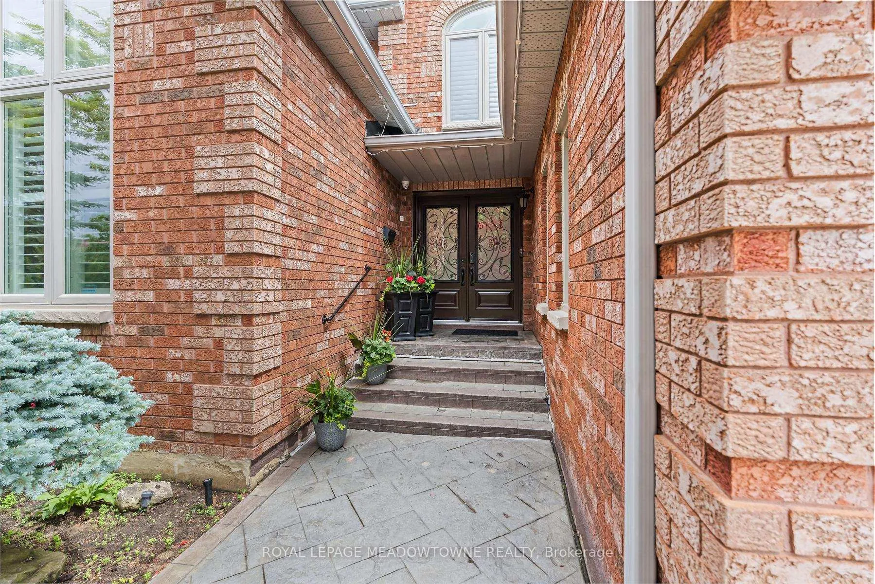 Photo 3 of 63 Craig Crescent, Halton Hills, Georgetown — HOMEH