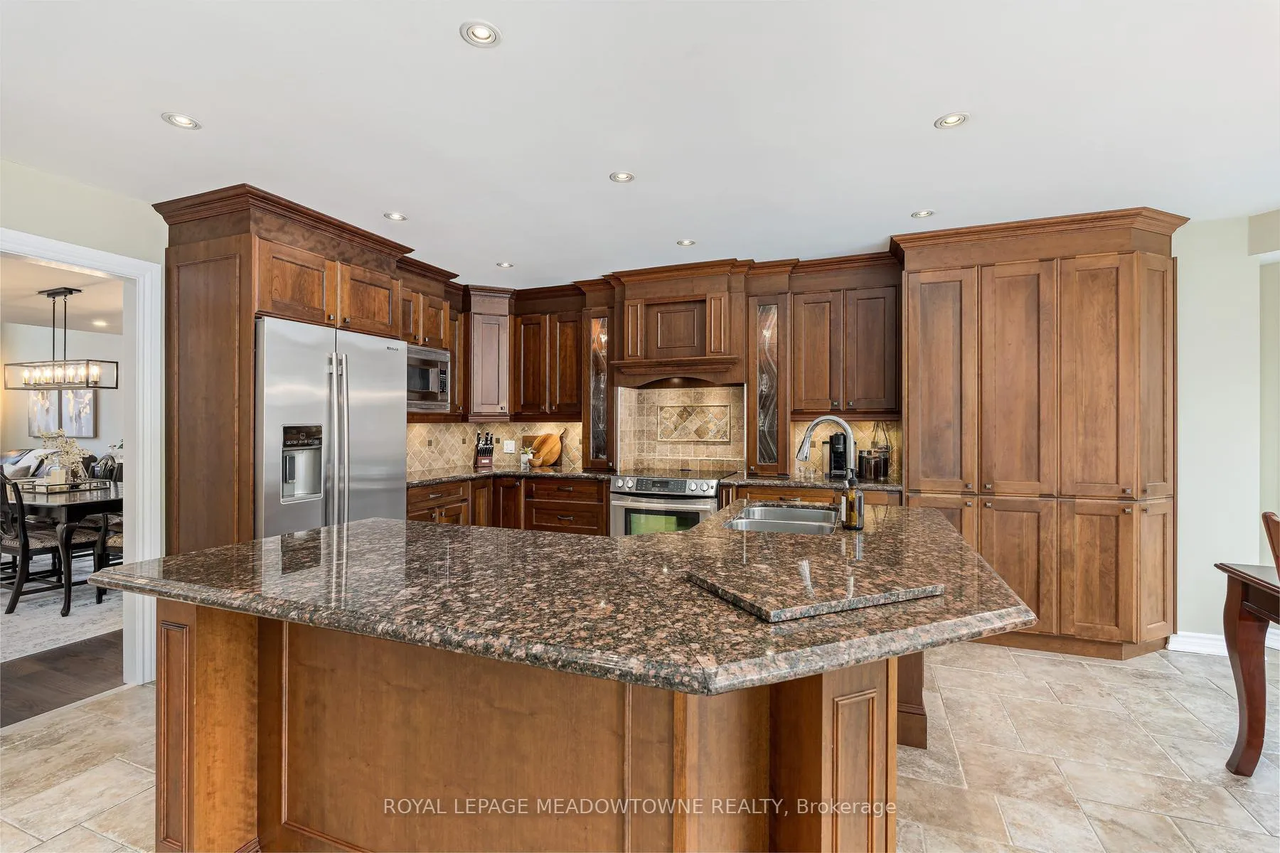 Photo 8 of 63 Craig Crescent, Halton Hills, Georgetown — HOMEH
