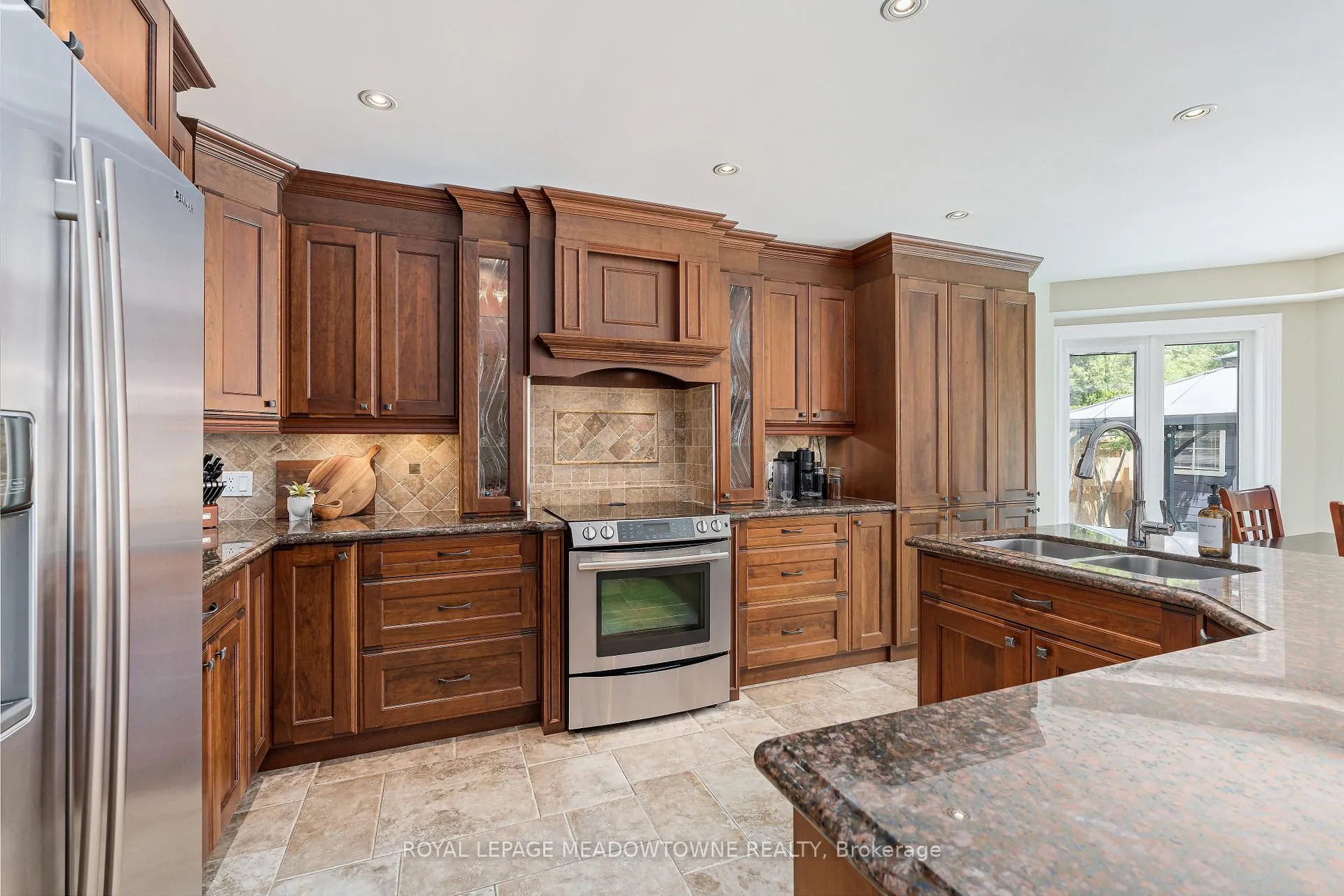 Photo 9 of 63 Craig Crescent, Halton Hills, Georgetown — HOMEH