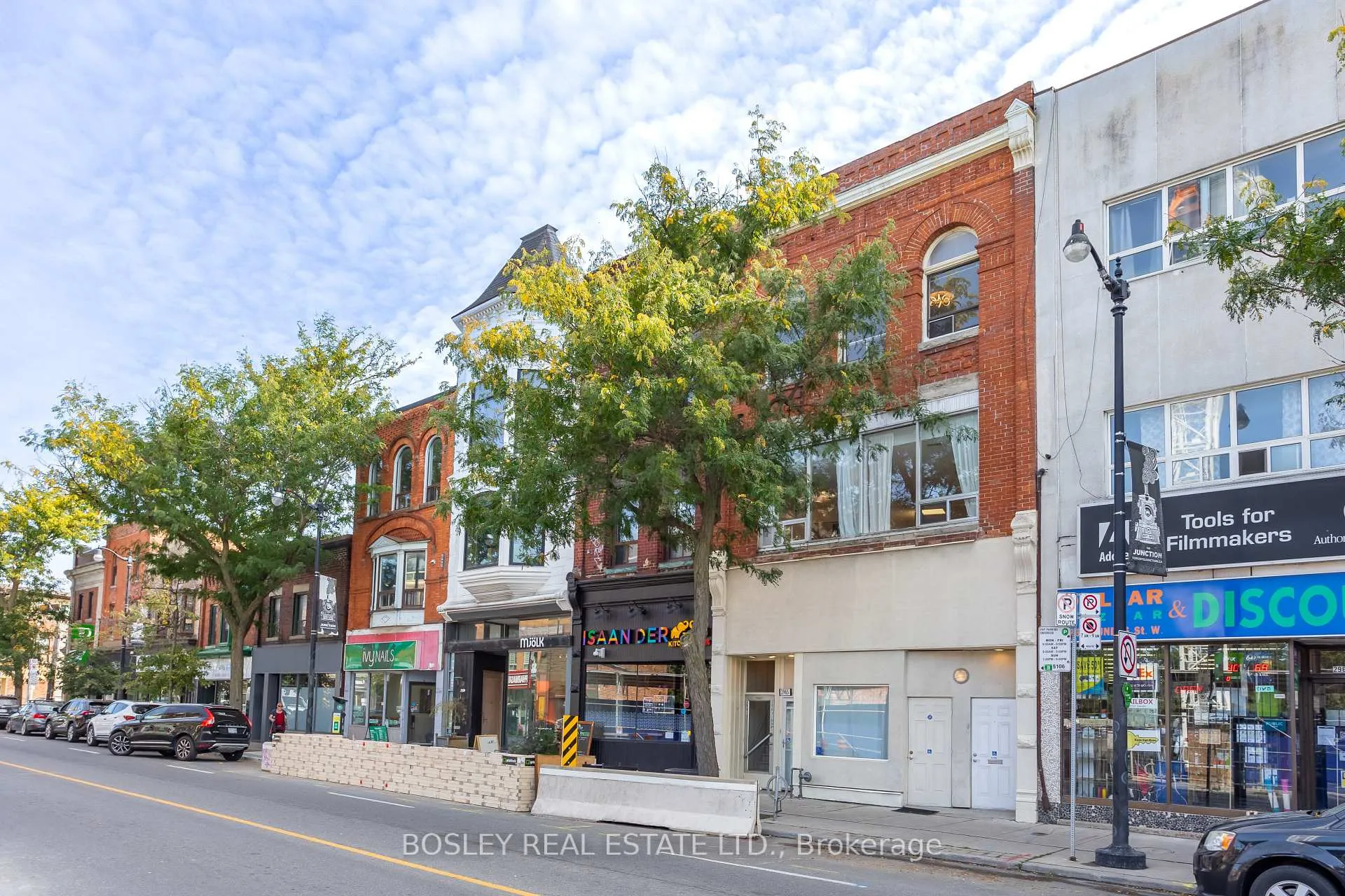 Photo of 2963 Dundas Street W