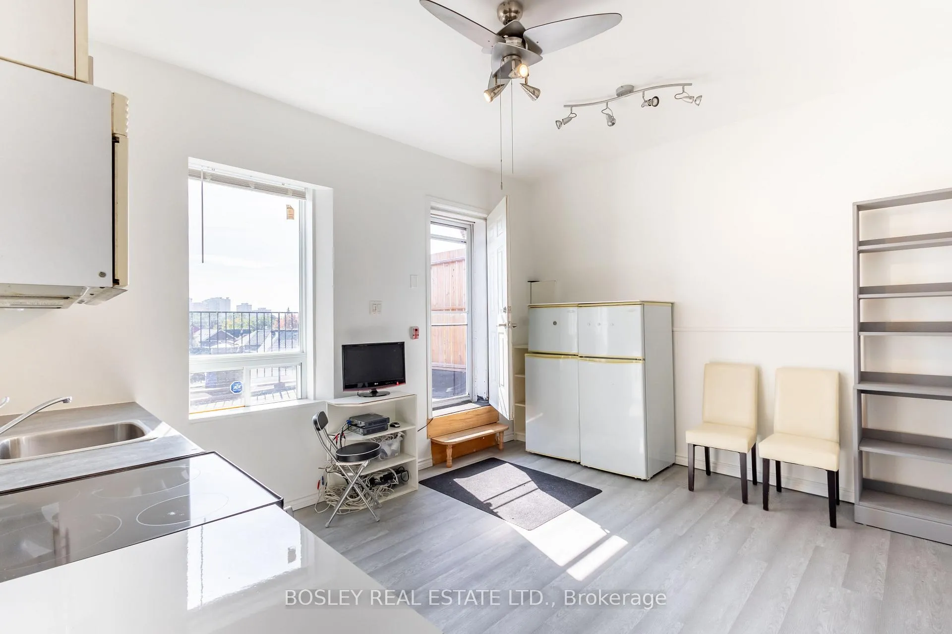 Photo 4 of 2963 Dundas Street W, Toronto, Junction Area — HOMEH