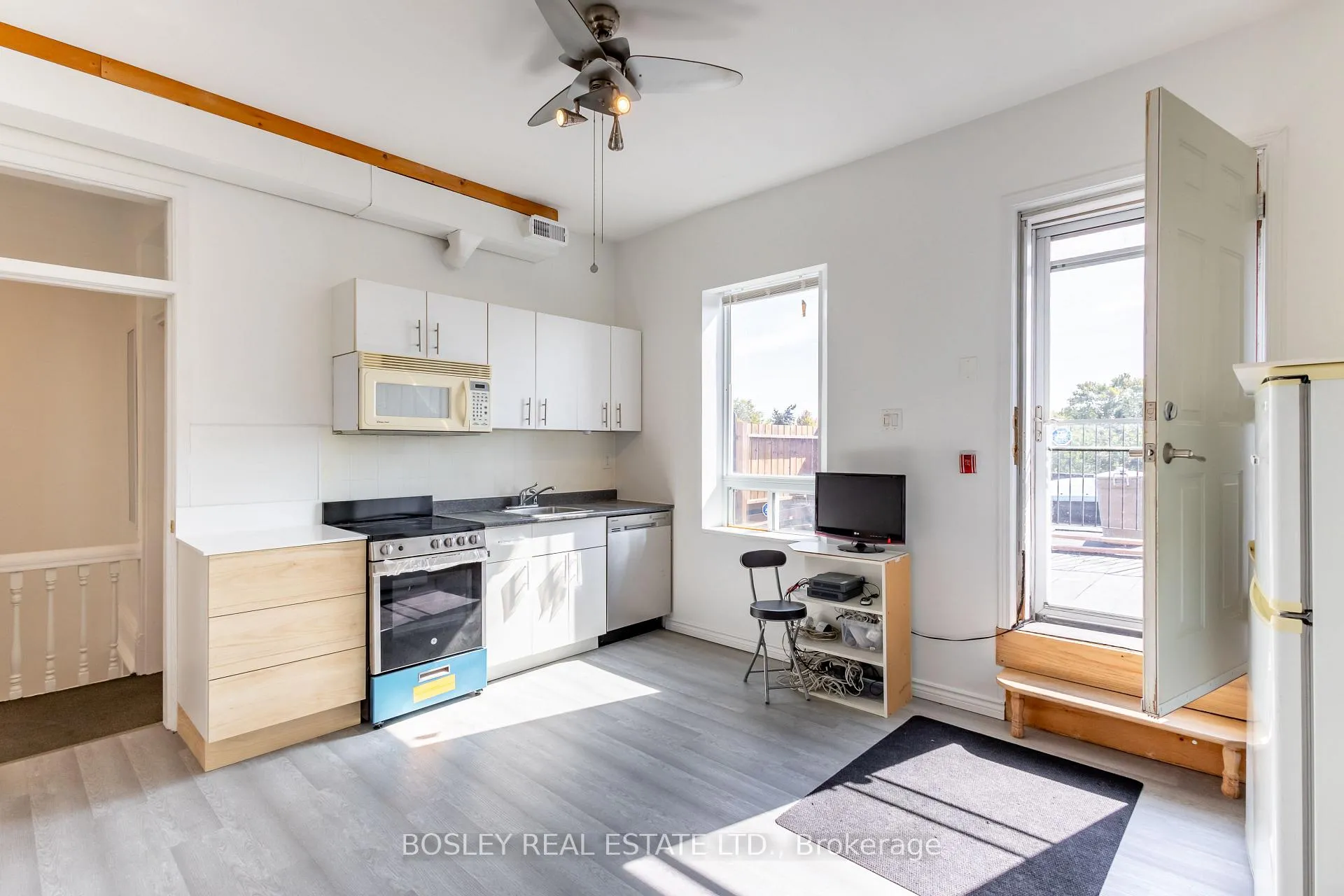 Photo 5 of 2963 Dundas Street W, Toronto, Junction Area — HOMEH