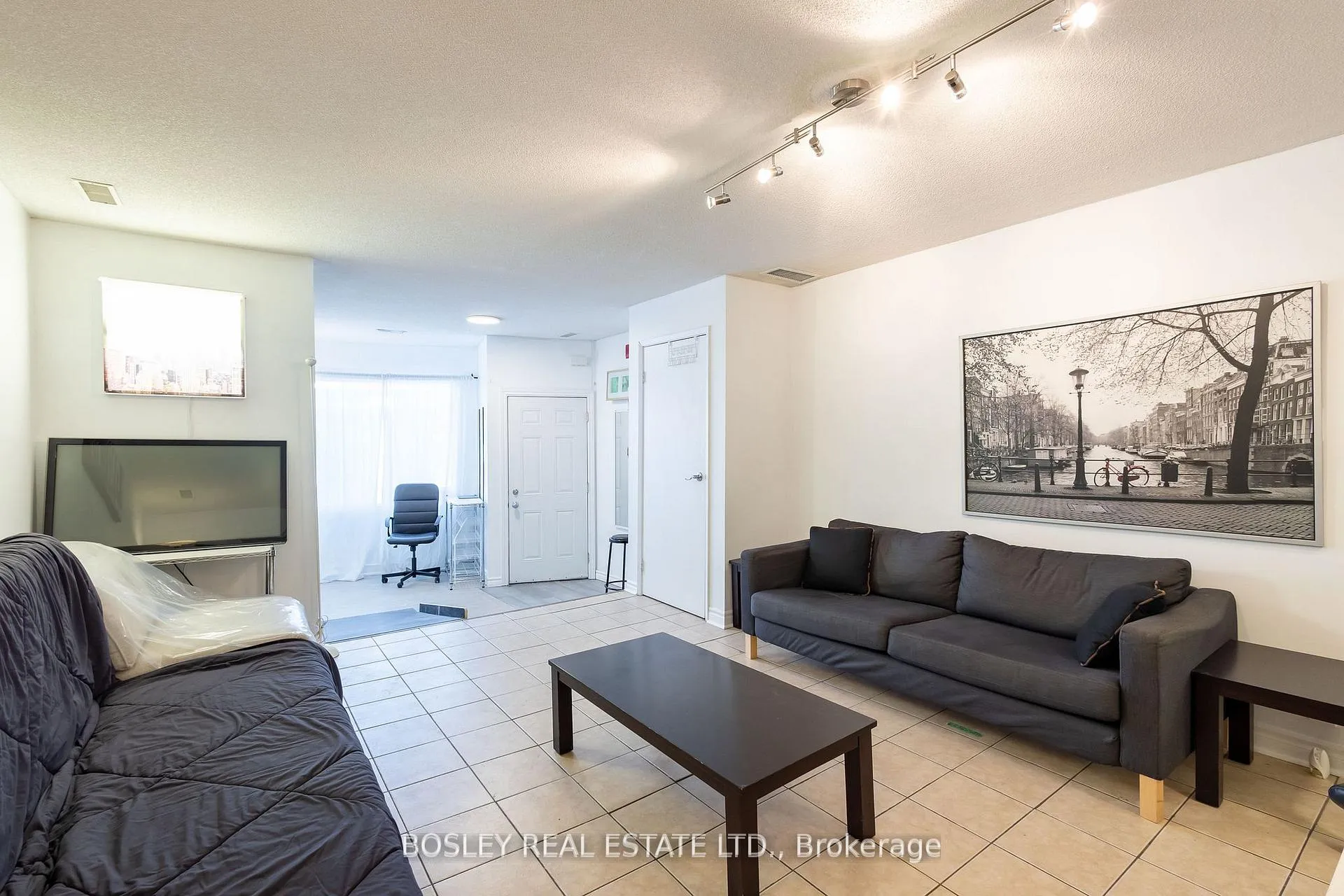 Photo 9 of 2963 Dundas Street W, Toronto, Junction Area — HOMEH