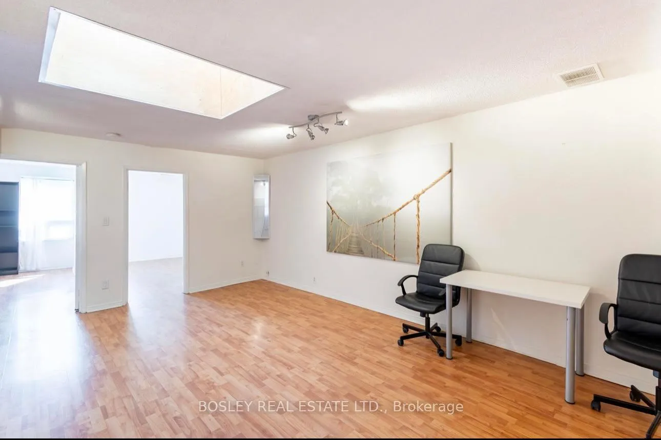 Photo 11 of 2963 Dundas Street W, Toronto, Junction Area — HOMEH