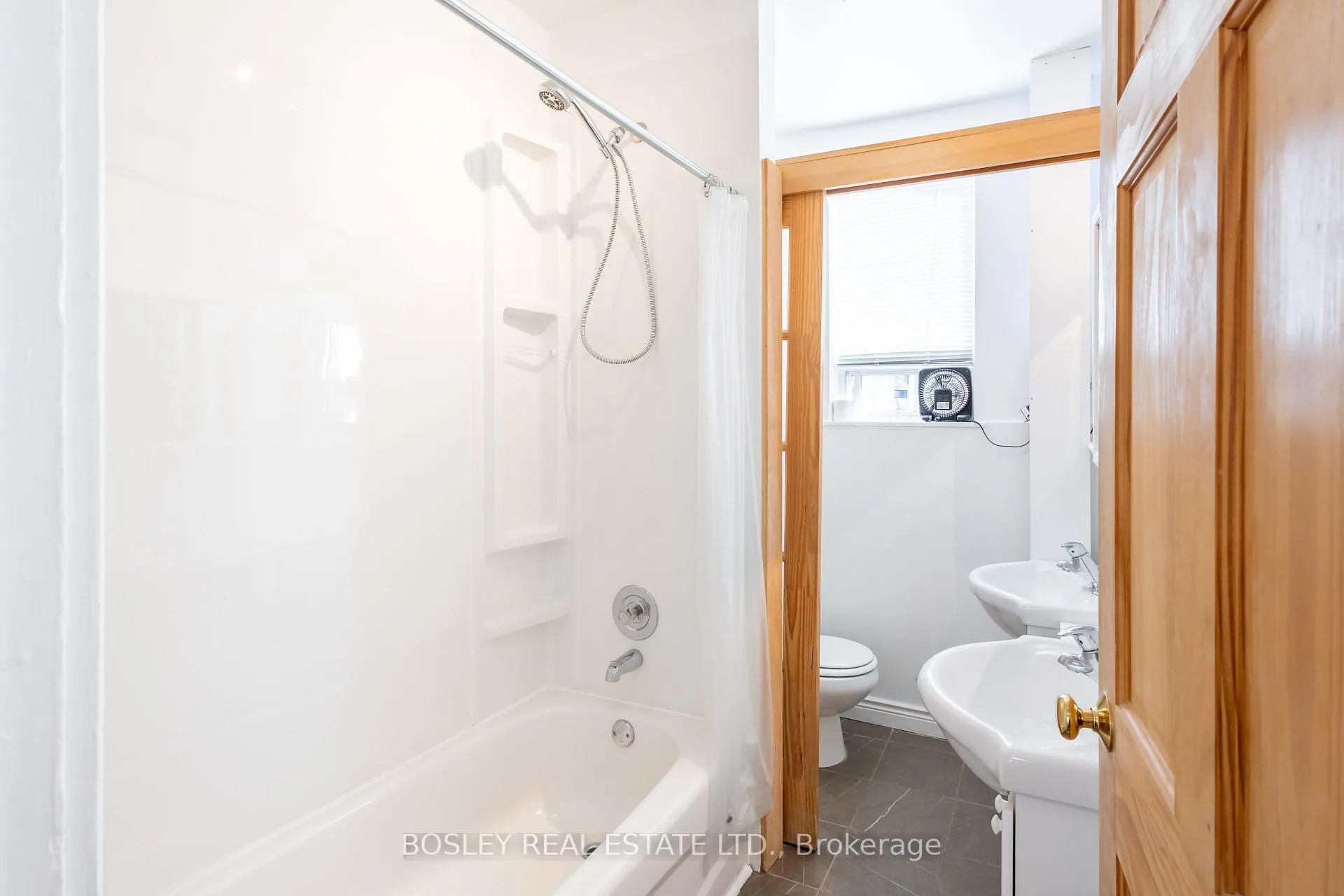 Photo 16 of 2963 Dundas Street W, Toronto, Junction Area — HOMEH