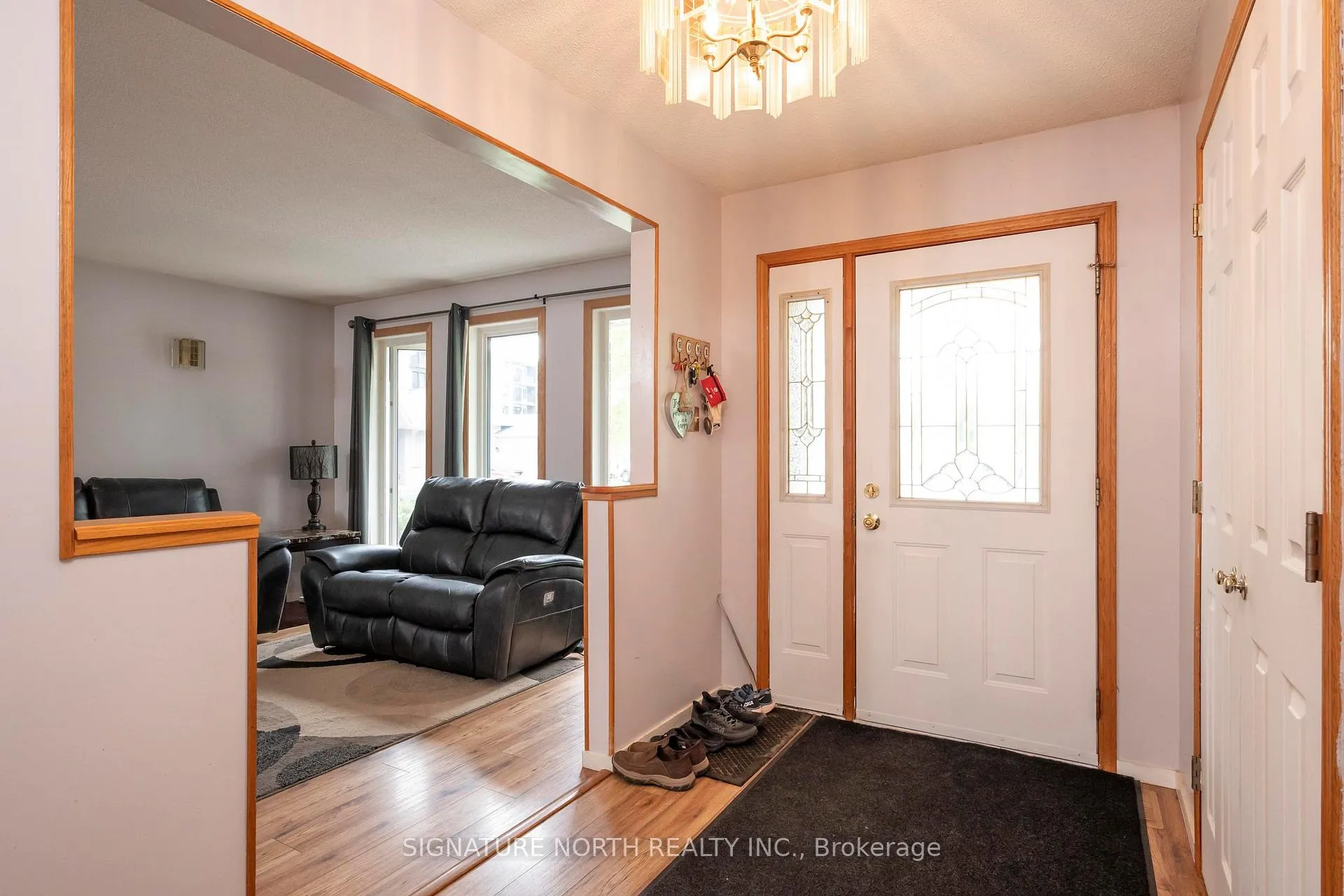 Photo 3 of 205 Linden Court, Thunder Bay, River Terrace — HOMEH