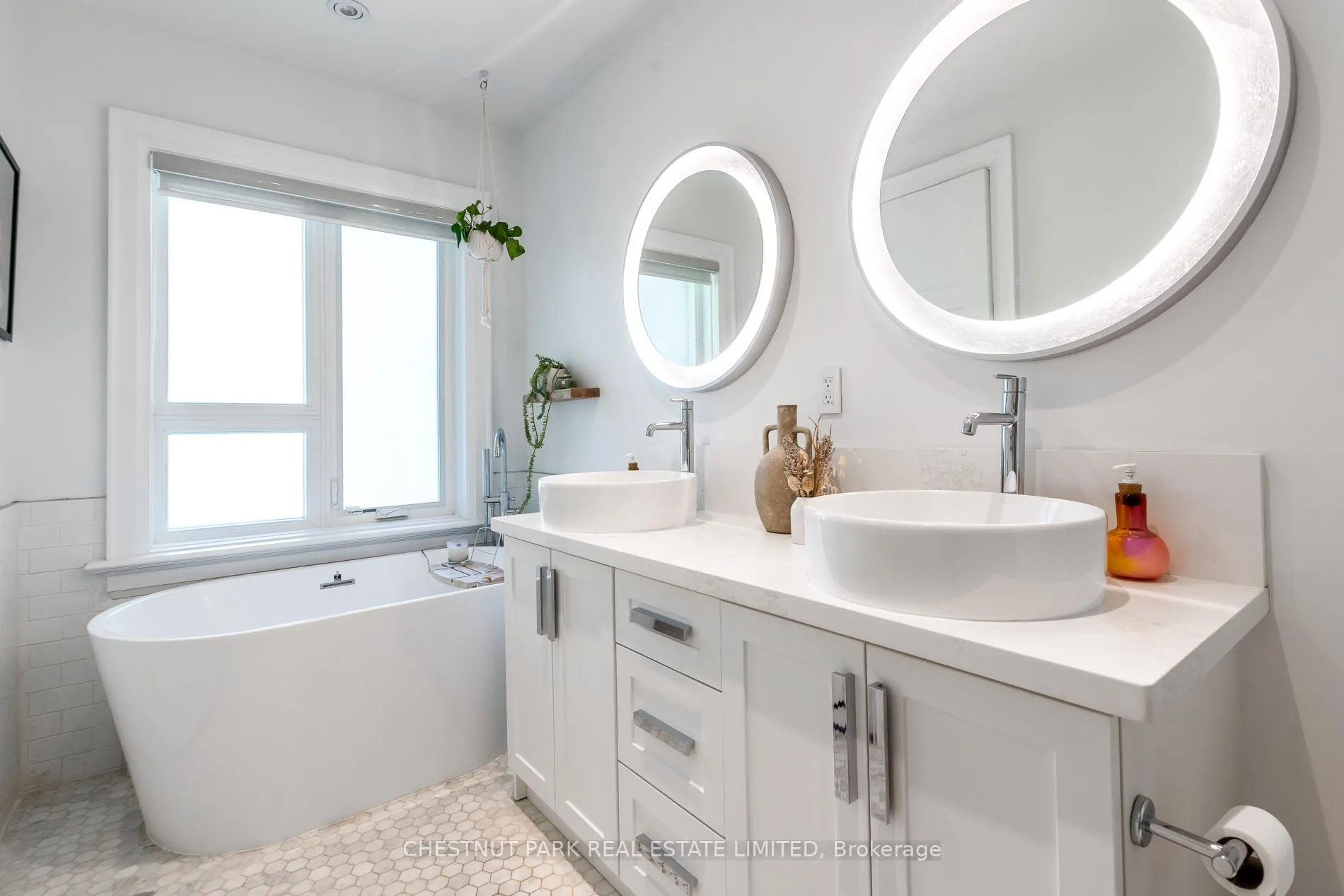 Photo 19 of 15 Edgewood Avenue, Toronto, Woodbine Corridor — HOMEH