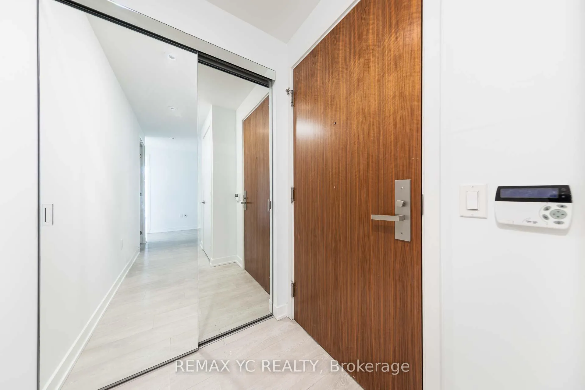 Photo 4 of Unit 1302, 15 Queens Quay E, Toronto, Waterfront Communities — HOMEH