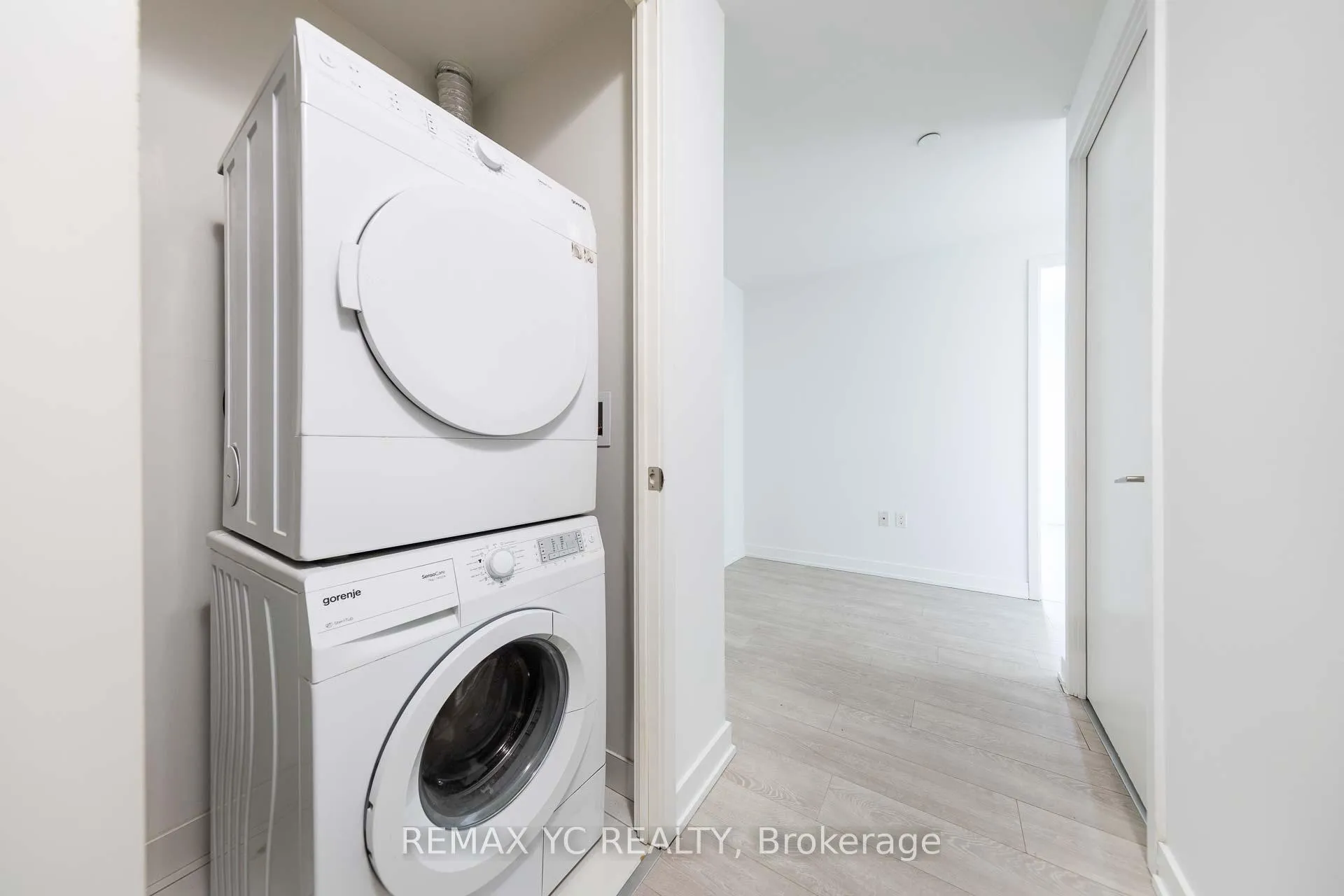 Photo 5 of Unit 1302, 15 Queens Quay E, Toronto, Waterfront Communities — HOMEH