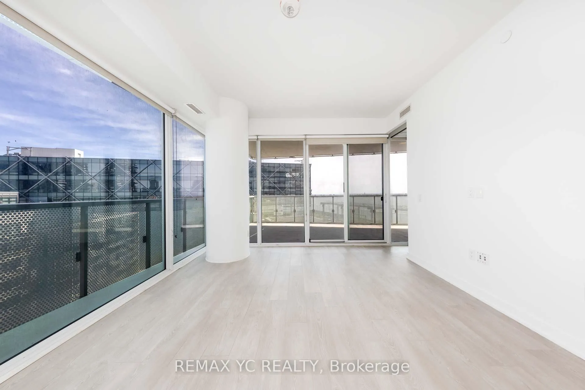 Photo 8 of Unit 1302, 15 Queens Quay E, Toronto, Waterfront Communities — HOMEH