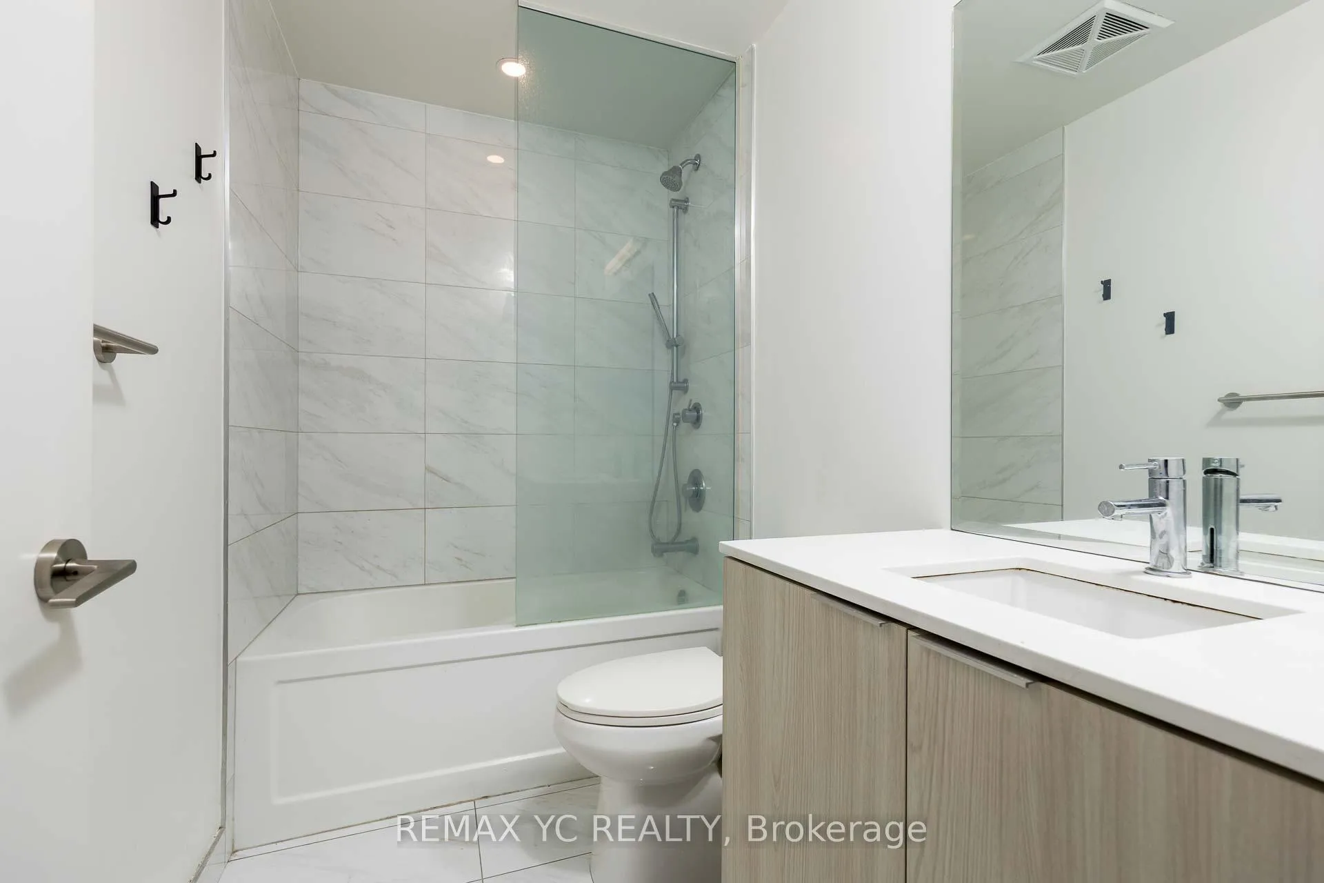 Photo 12 of Unit 1302, 15 Queens Quay E, Toronto, Waterfront Communities — HOMEH