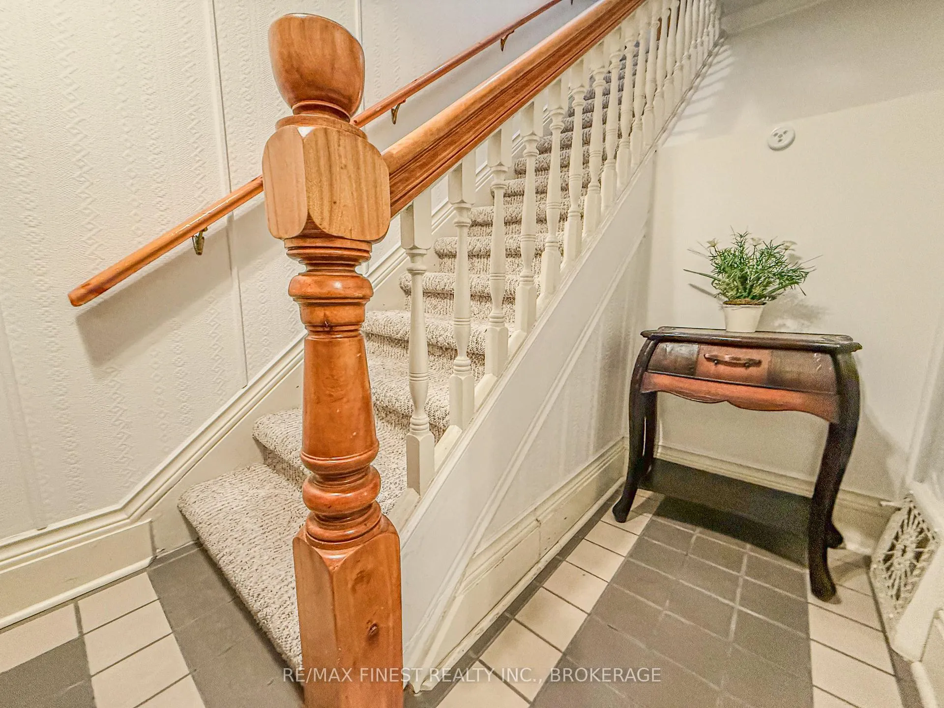 Photo 4 of 166 Queen Street, Kingston, East of Sir John A. Blvd — HOMEH