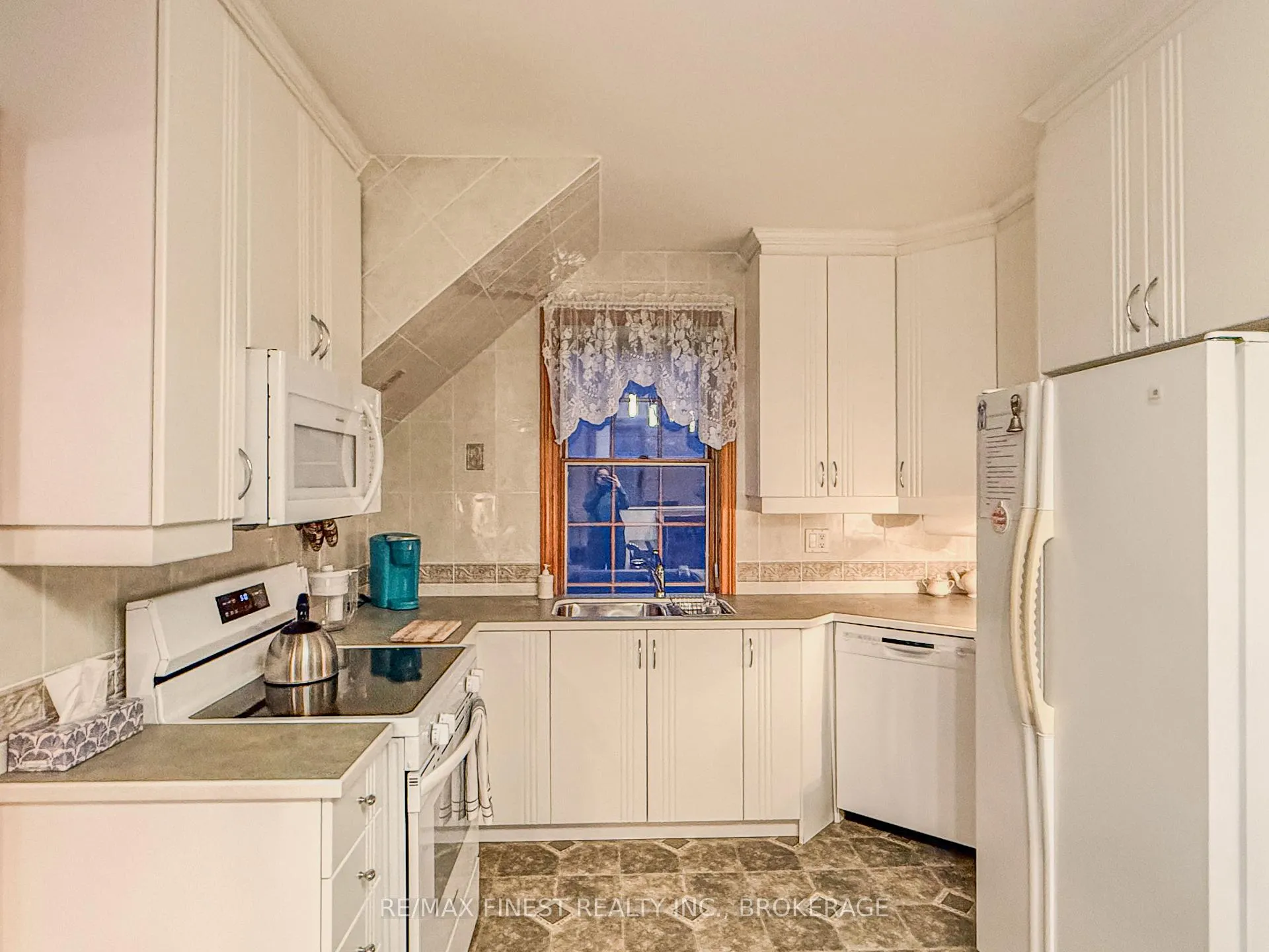 Photo 16 of 166 Queen Street, Kingston, East of Sir John A. Blvd — HOMEH