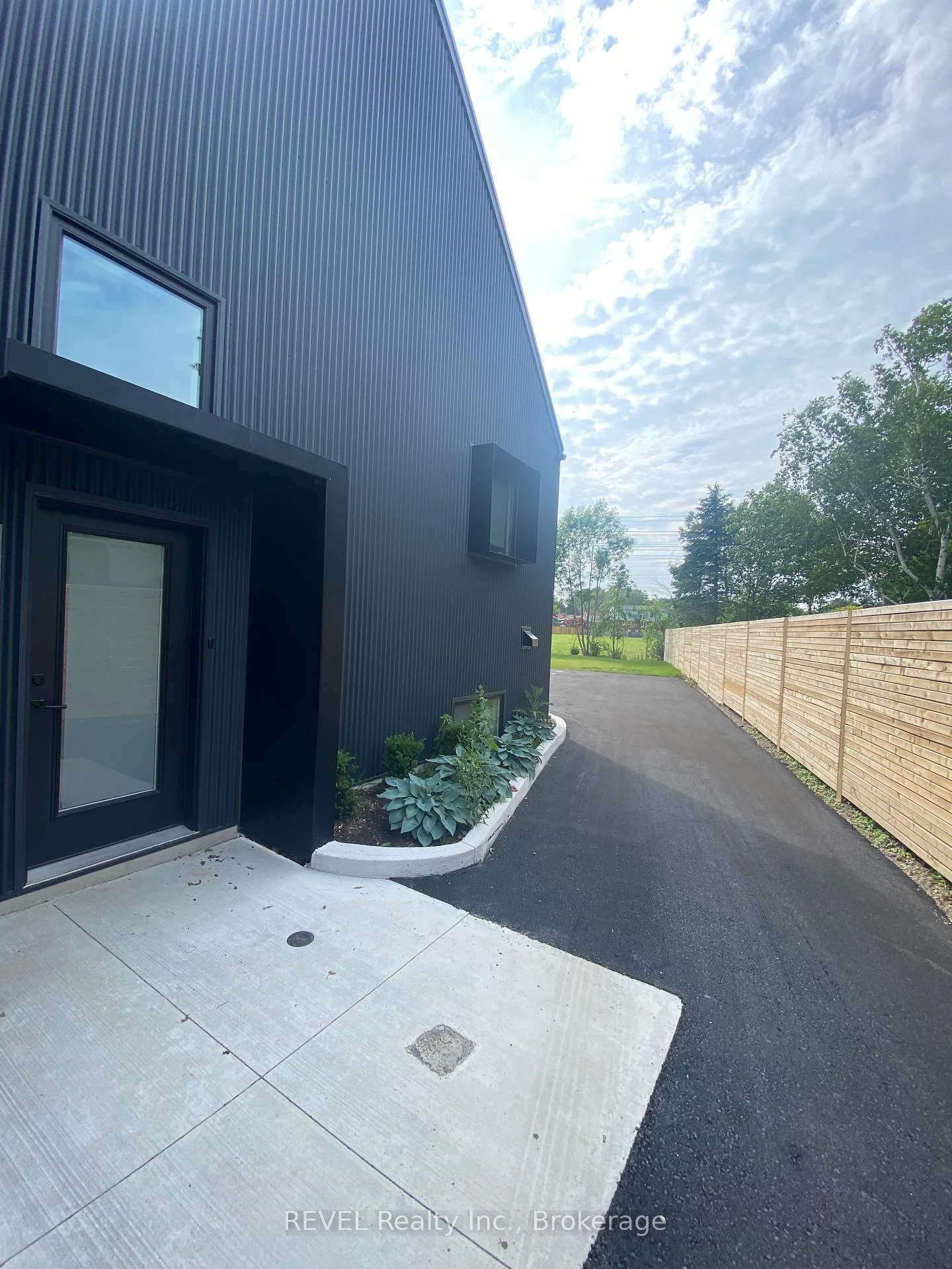 Photo 1 of Unit Unit 3, 5361 Valley Way, Niagara Falls, Cherrywood — HOMEH