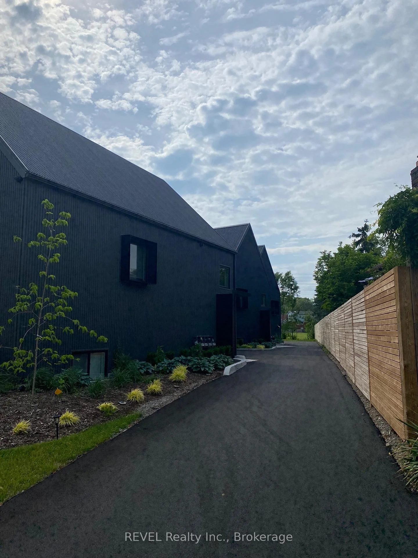 Photo 6 of Unit Unit 3, 5361 Valley Way, Niagara Falls, Cherrywood — HOMEH