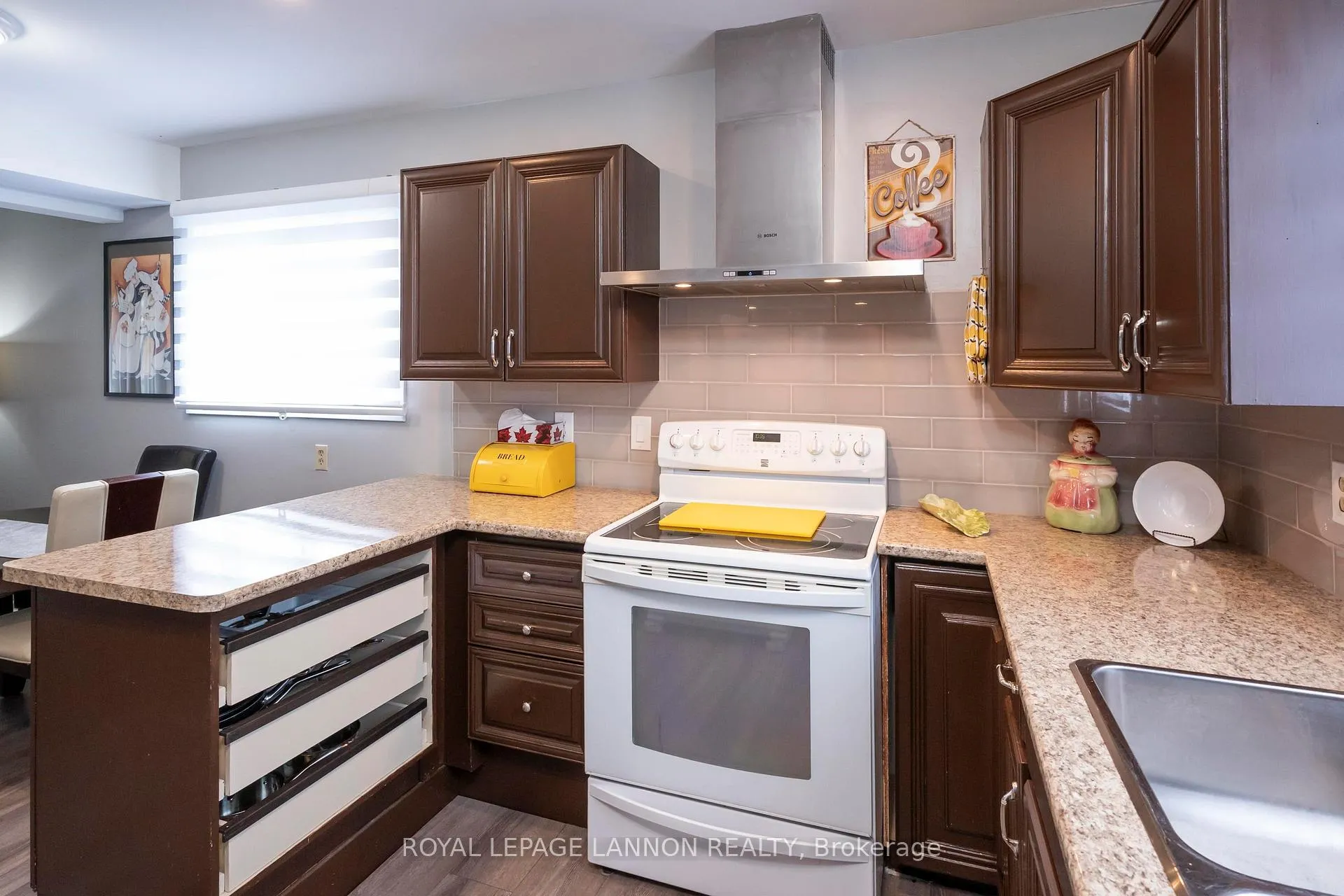 Photo 8 of 821 Michigan Avenue, Thunder Bay, Shuniah — HOMEH