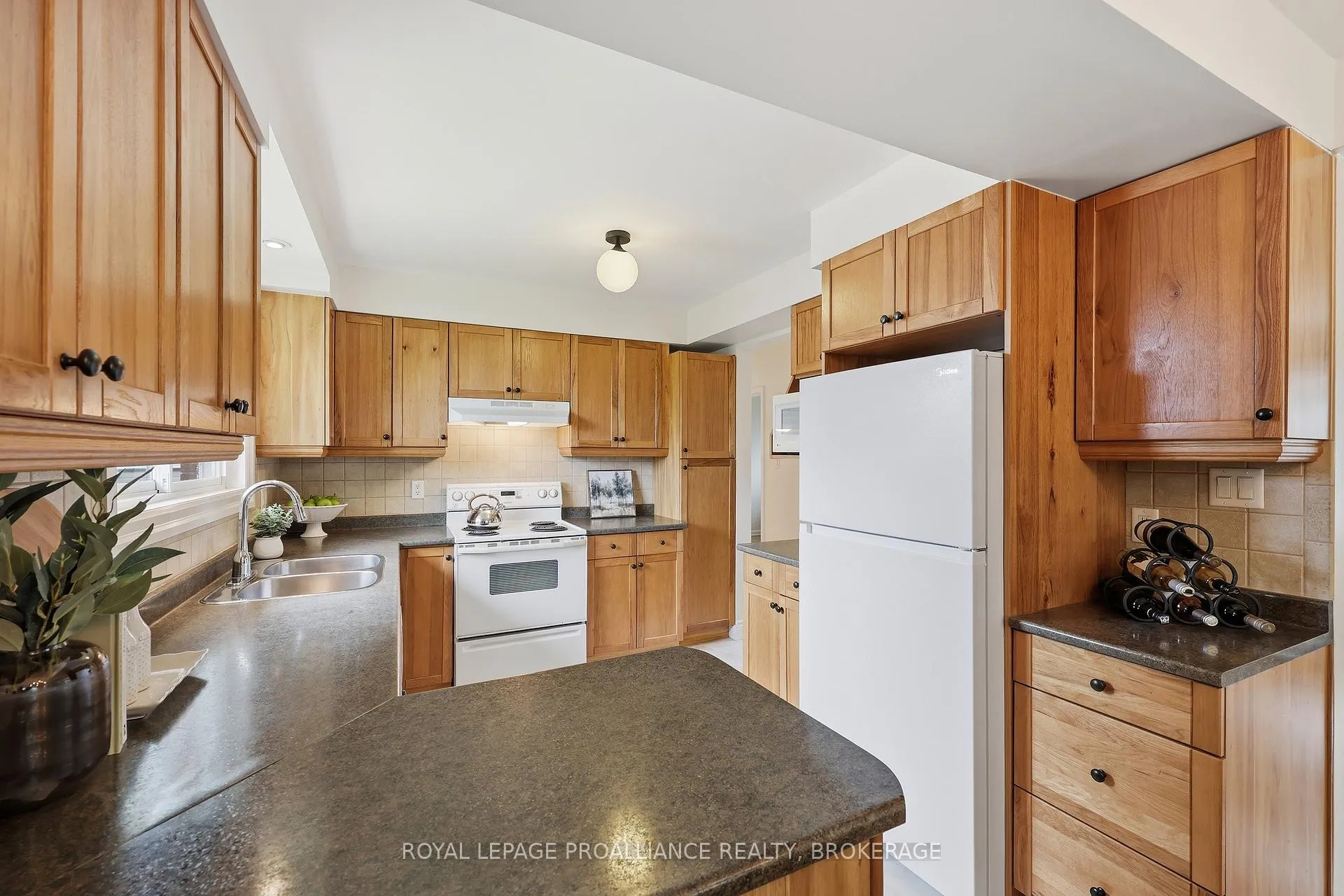 Photo 14 of 59 Metcalfe Avenue, Kingston, Central City West — HOMEH