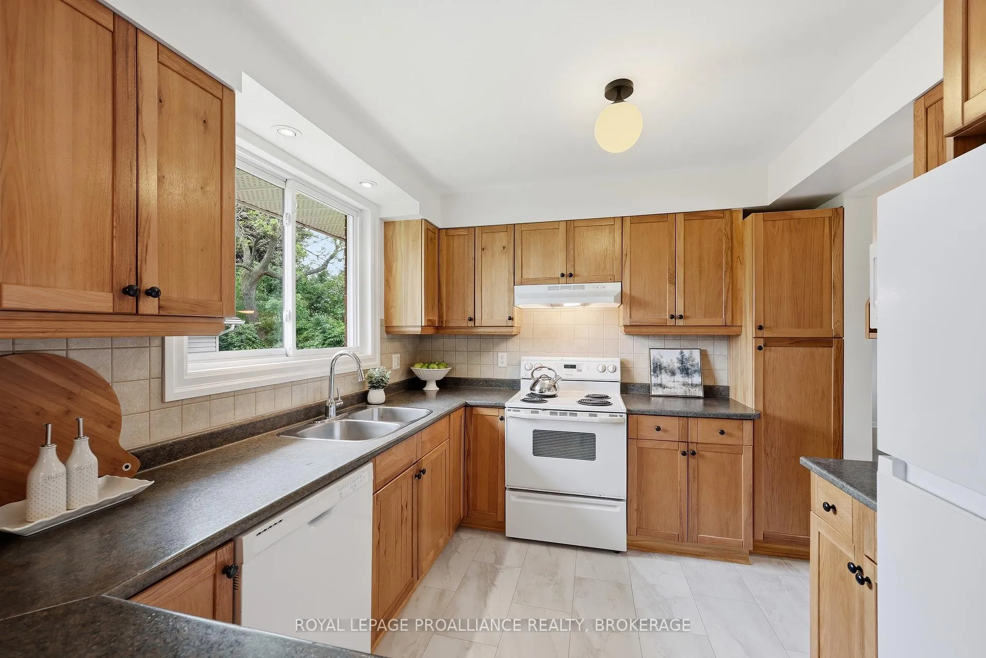 Photo 15 of 59 Metcalfe Avenue, Kingston, Central City West — HOMEH