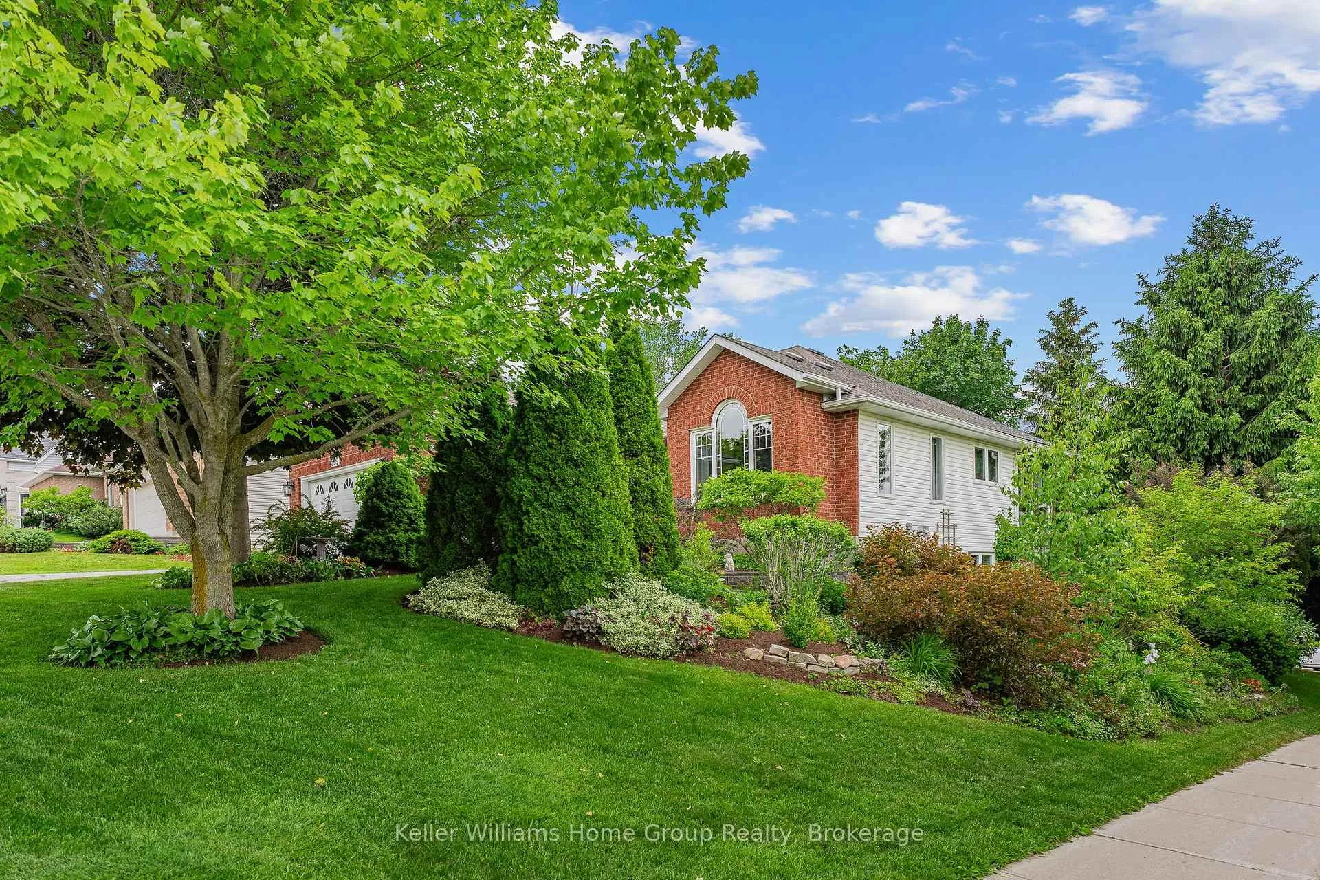 Photo 3 of 599 Harvey Street, Centre Wellington, Fergus — HOMEH