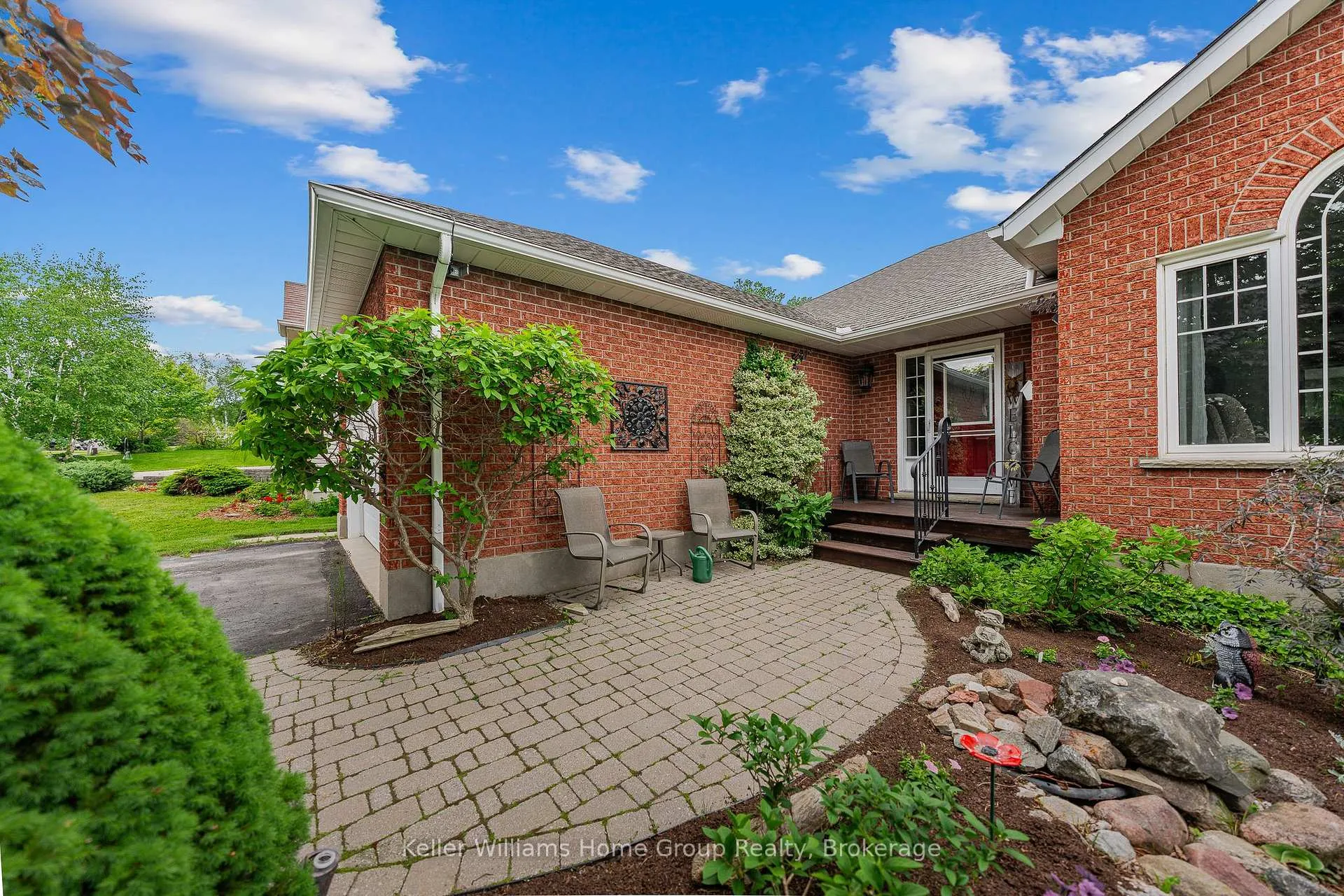 Photo 4 of 599 Harvey Street, Centre Wellington, Fergus — HOMEH