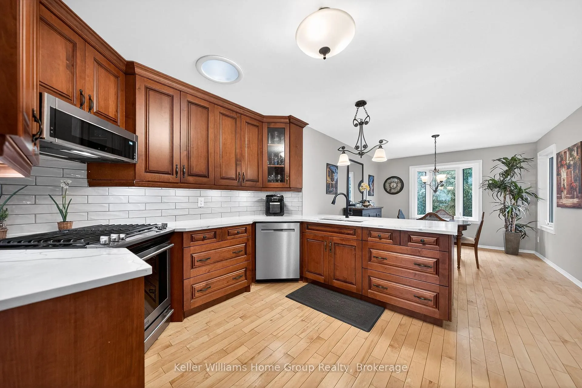 Photo 11 of 599 Harvey Street, Centre Wellington, Fergus — HOMEH