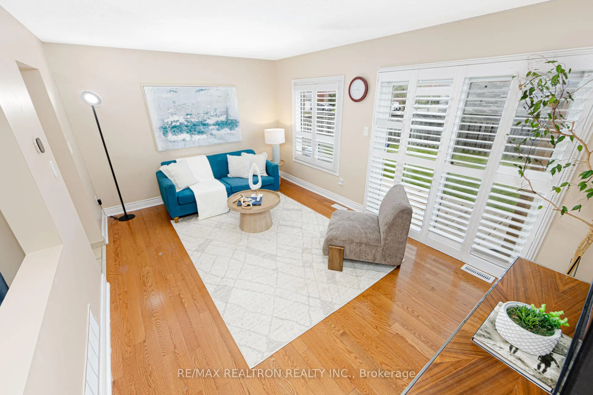 Photo 5 of 141 Laird Drive, Markham, Middlefield — HOMEH