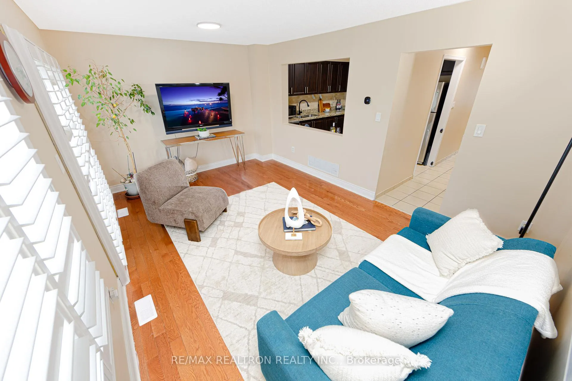 Photo 6 of 141 Laird Drive, Markham, Middlefield — HOMEH