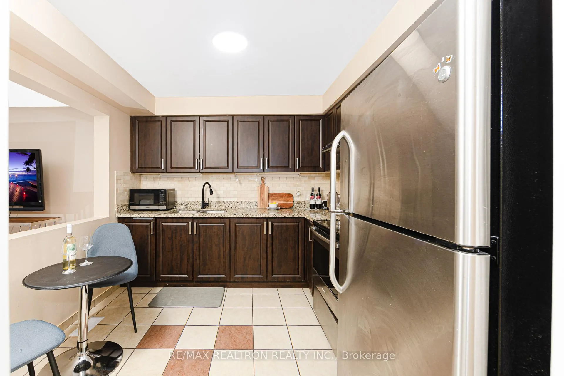Photo 7 of 141 Laird Drive, Markham, Middlefield — HOMEH