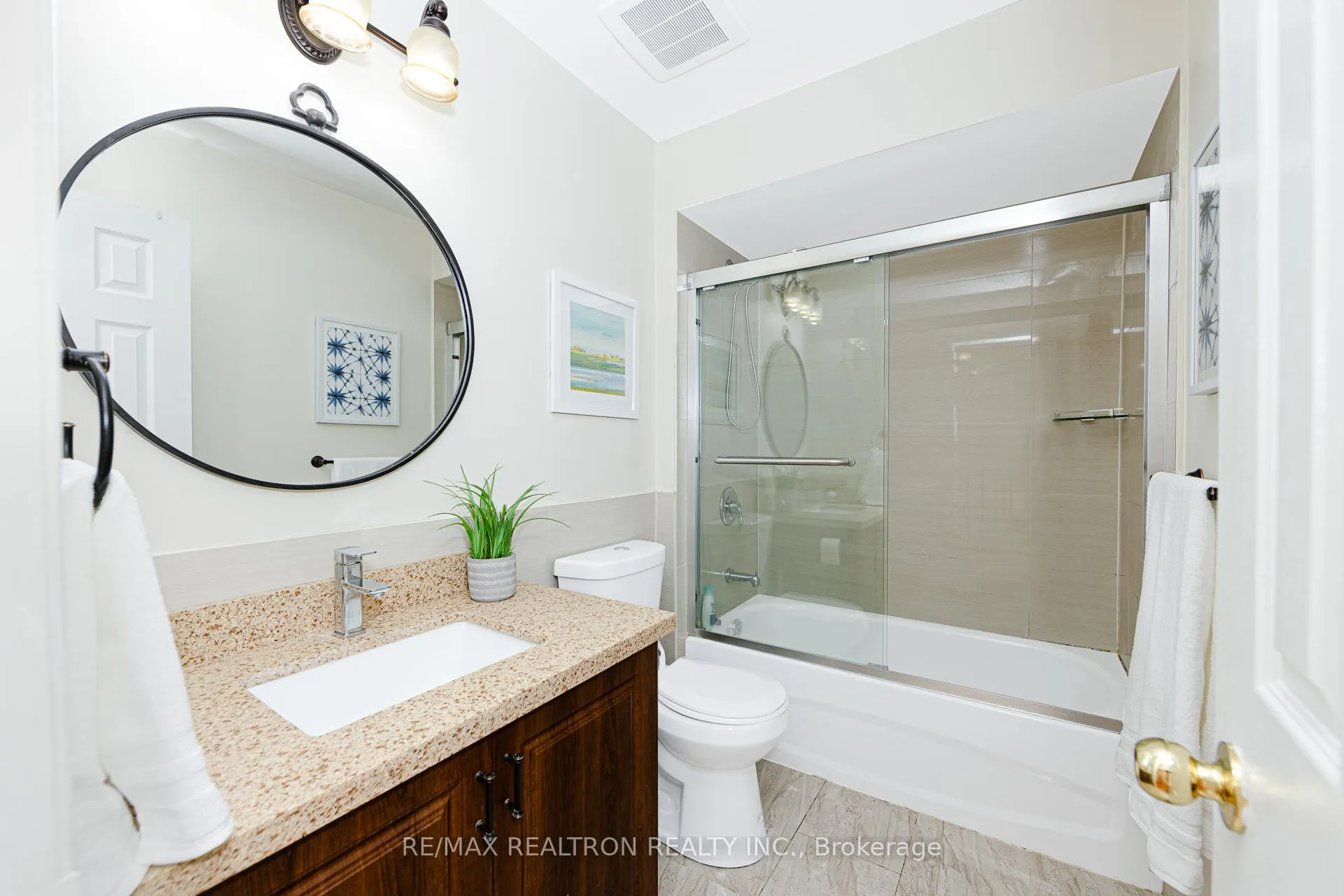 Photo 16 of 141 Laird Drive, Markham, Middlefield — HOMEH