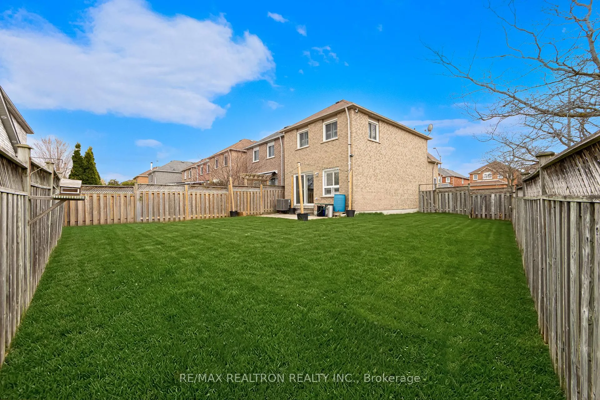 Photo 24 of 141 Laird Drive, Markham, Middlefield — HOMEH