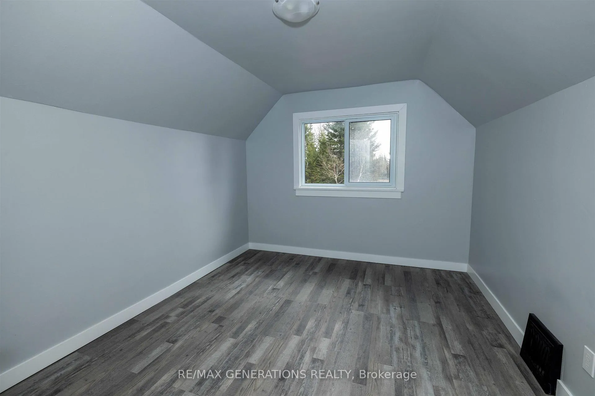 Photo 17 of 4330 Highway 11/17, Shuniah — HOMEH