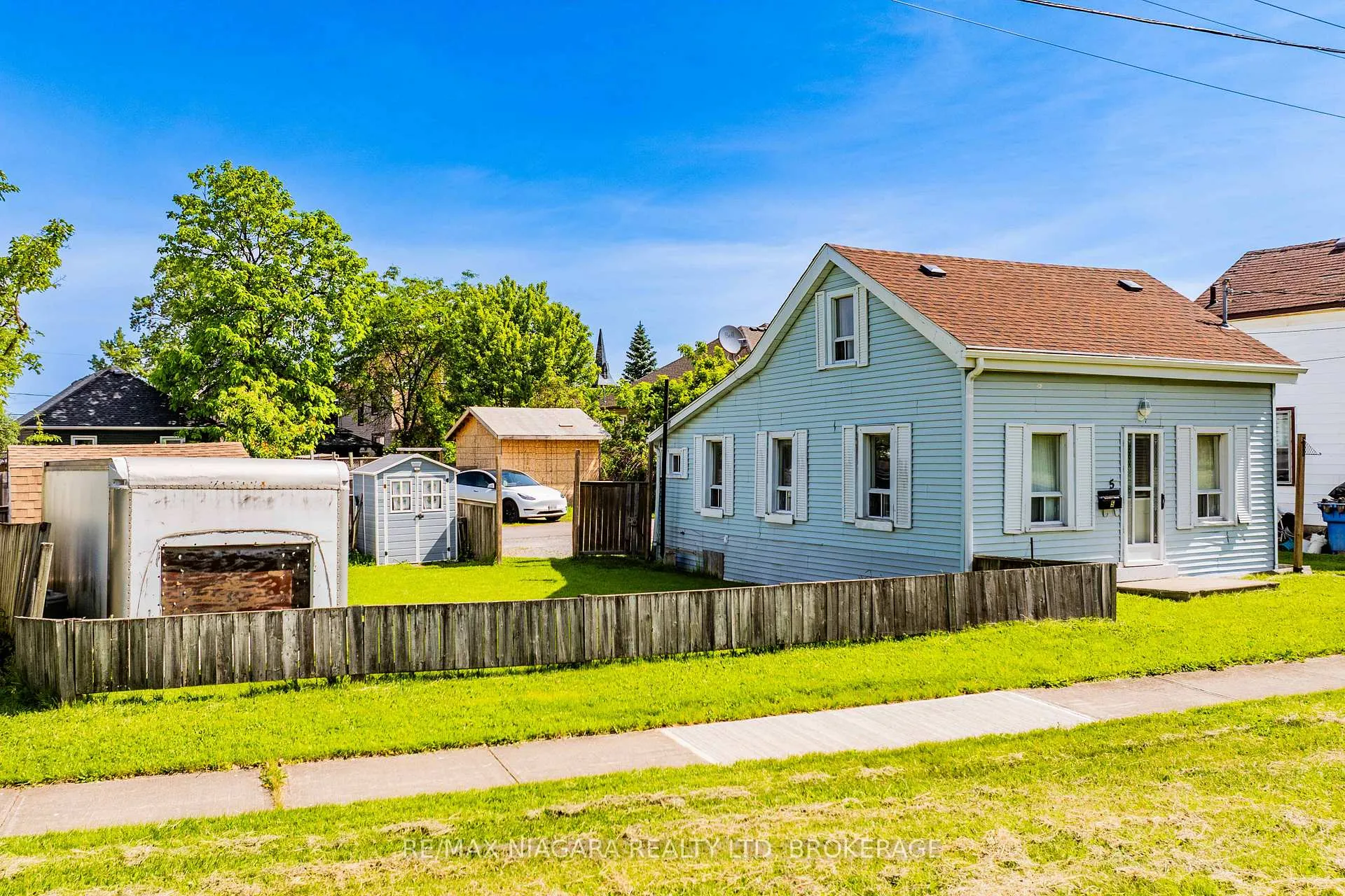 Photo 2 of 5 Birch Street, St. Catharines, Oakdale — HOMEH