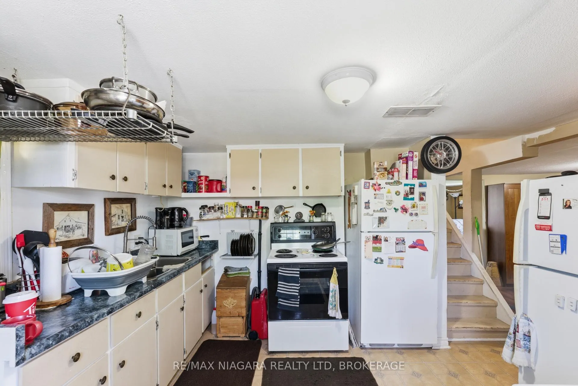 Photo 3 of 5 Birch Street, St. Catharines, Oakdale — HOMEH