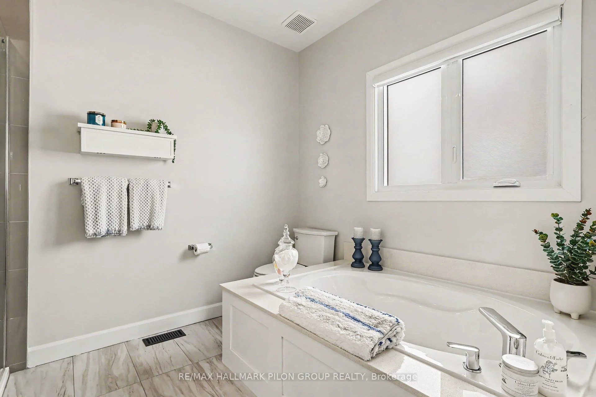 Photo 13 of 1800 Mccallum Drive, Ottawa, Fallingbrook/Gardenway South — HOMEH