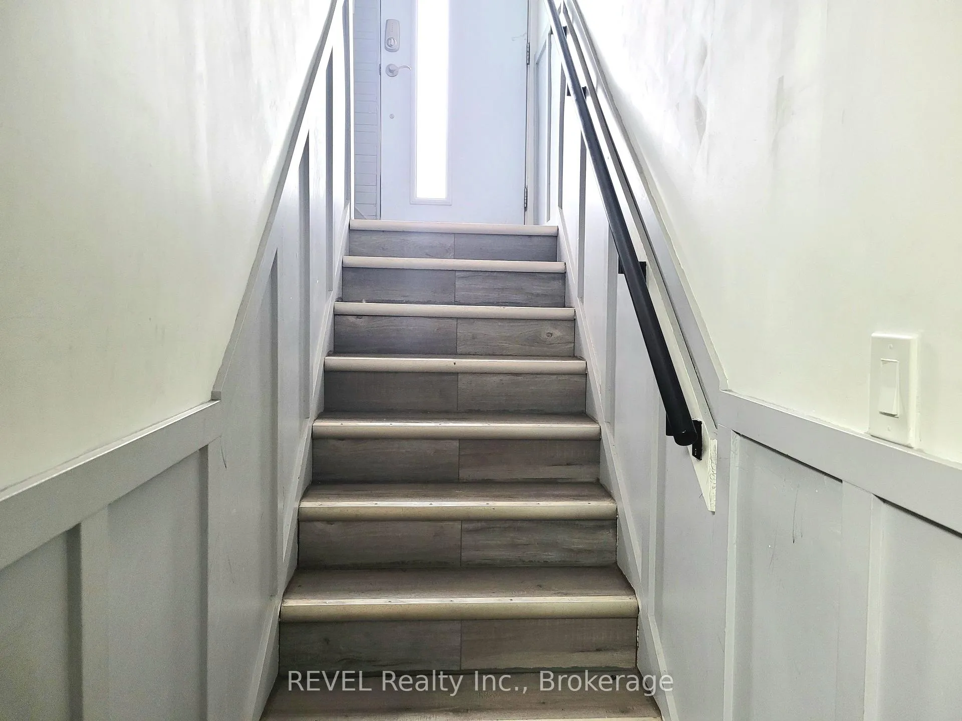 Photo 2 of 5675 Peer Street, Niagara Falls, Dorchester — HOMEH