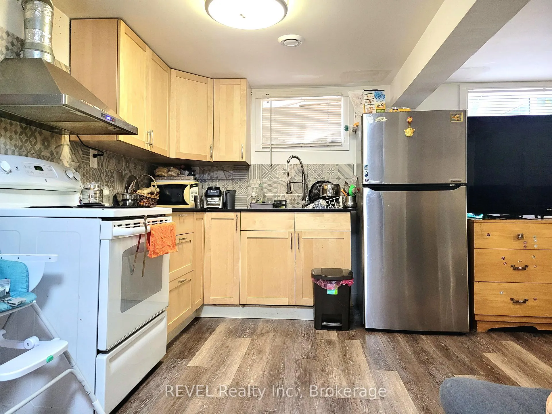 Photo 5 of 5675 Peer Street, Niagara Falls, Dorchester — HOMEH