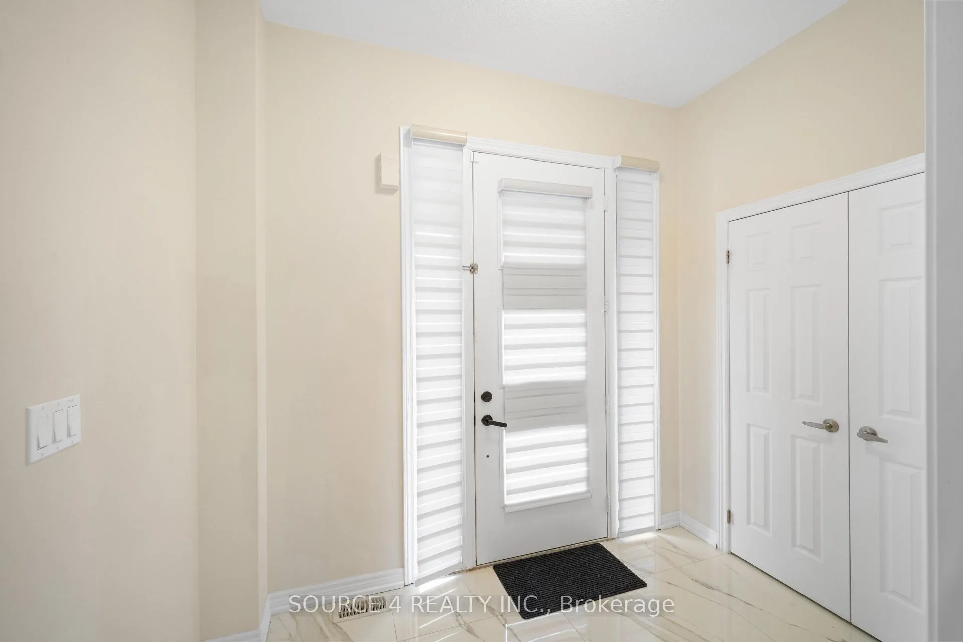 Photo 2 of 2426 Hibiscus Drive, Pickering, Rural Pickering — HOMEH