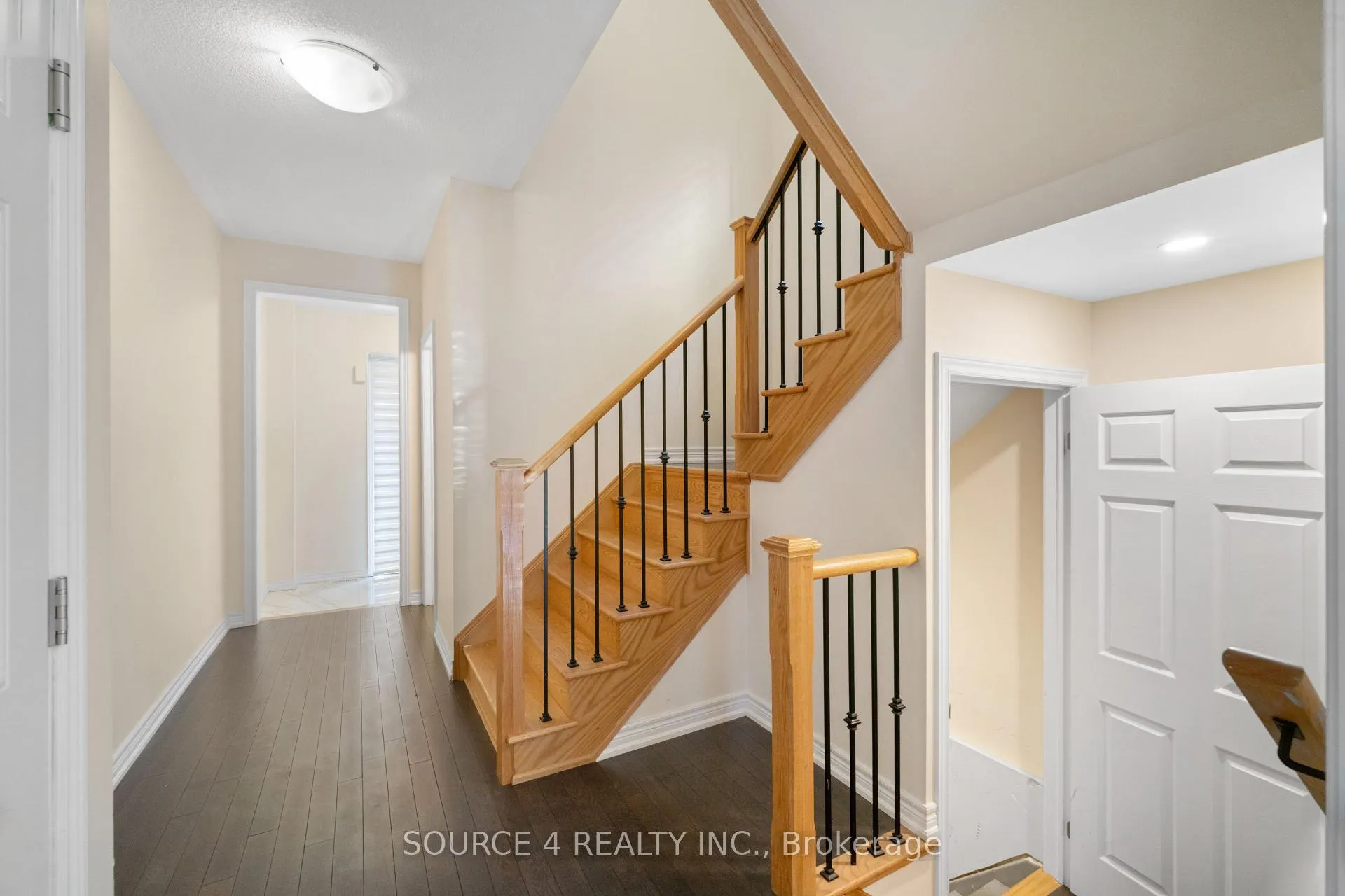 Photo 3 of 2426 Hibiscus Drive, Pickering, Rural Pickering — HOMEH
