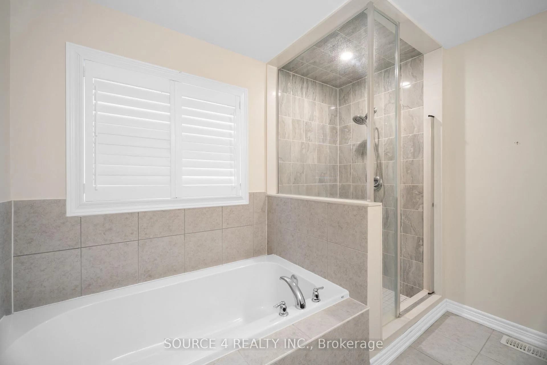 Photo 13 of 2426 Hibiscus Drive, Pickering, Rural Pickering — HOMEH