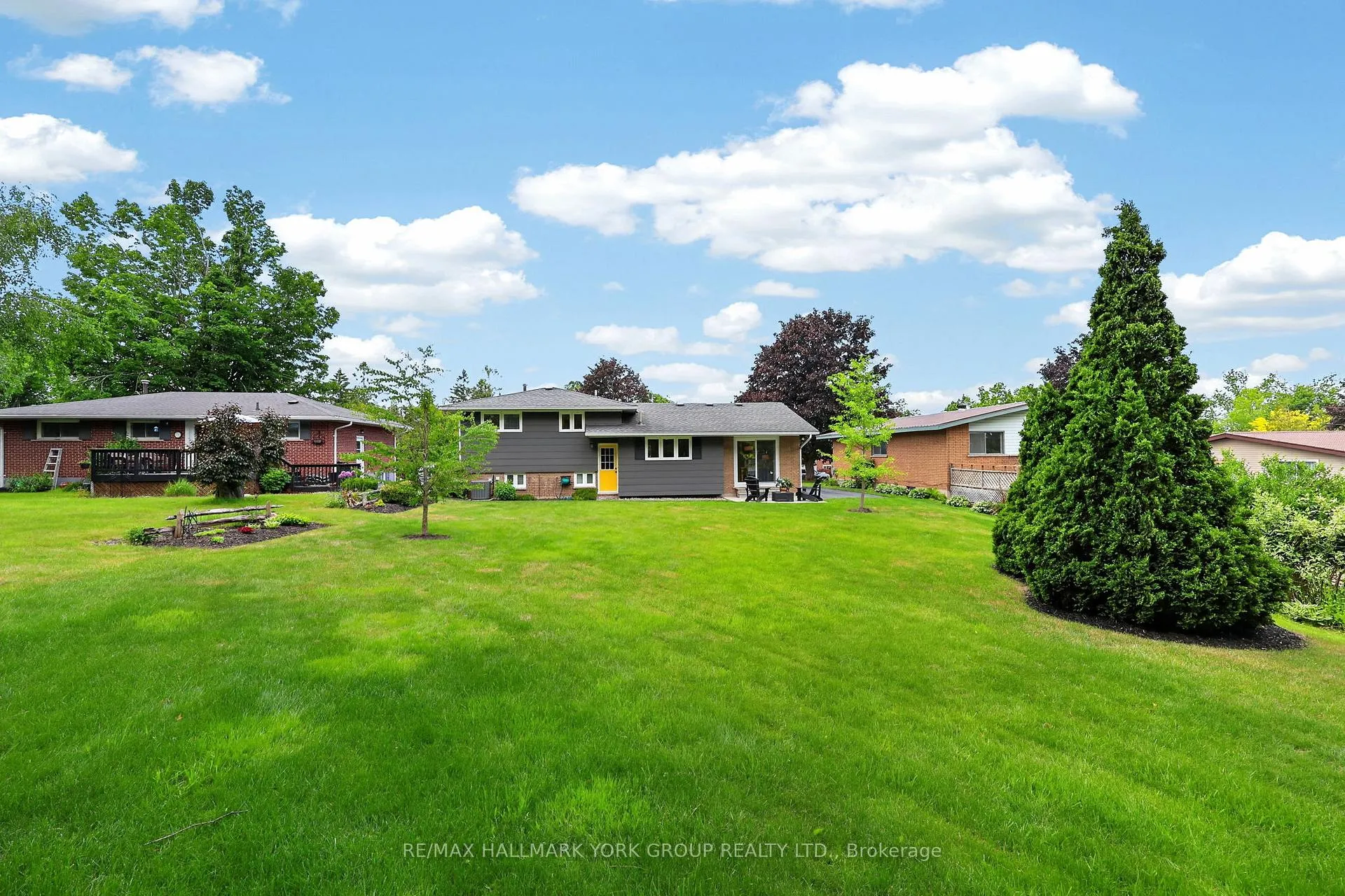 Photo 3 of 49 Orma Drive, Orillia — HOMEH