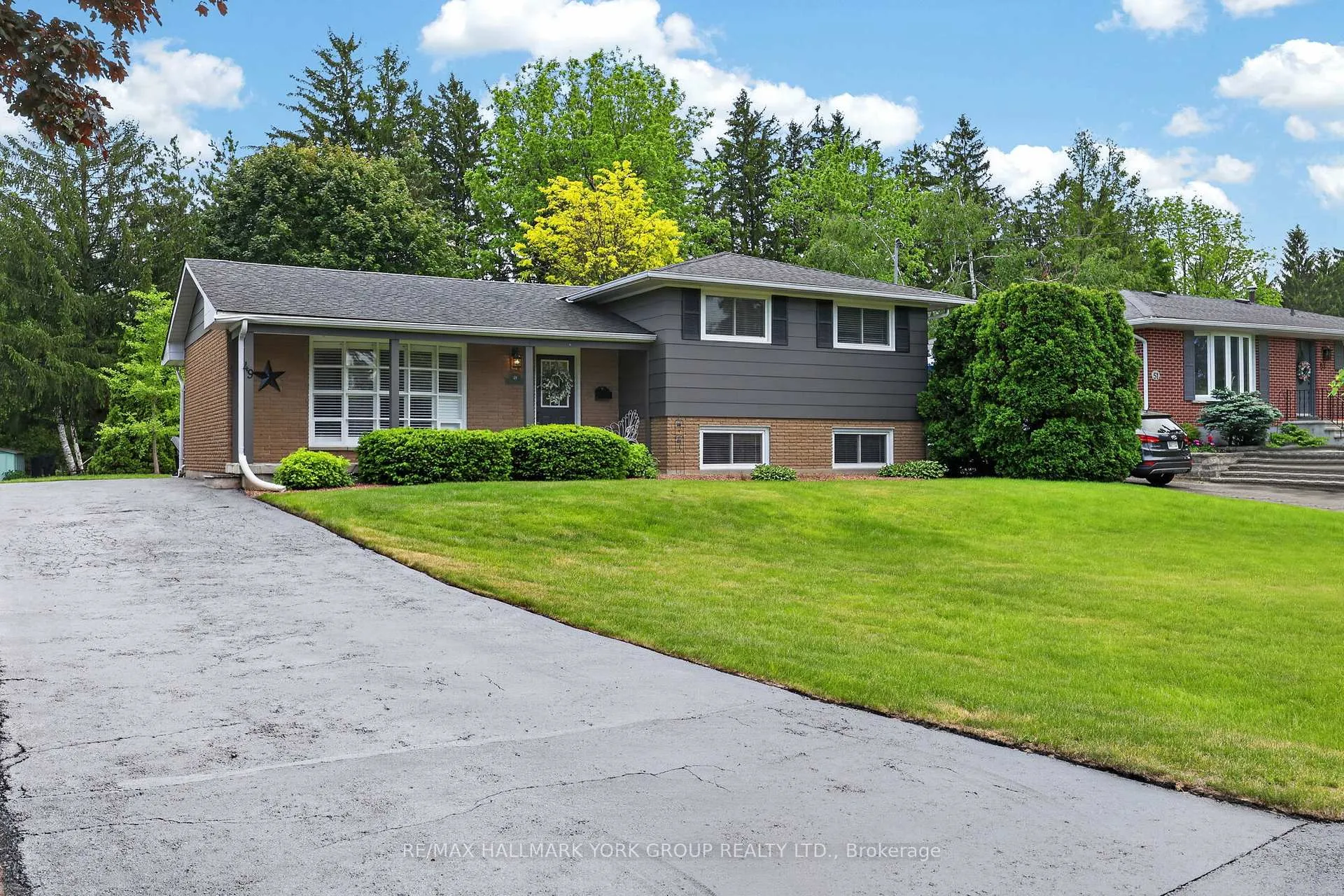 Photo 4 of 49 Orma Drive, Orillia — HOMEH