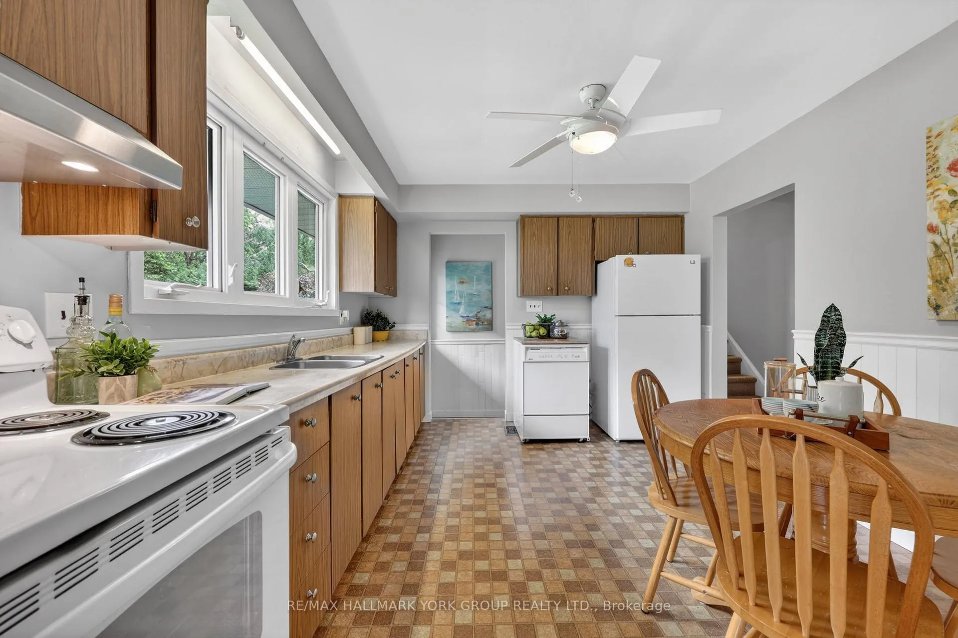 Photo 13 of 49 Orma Drive, Orillia — HOMEH
