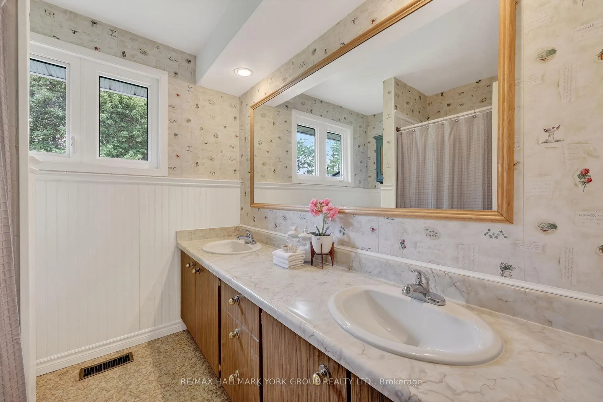 Photo 31 of 49 Orma Drive, Orillia — HOMEH