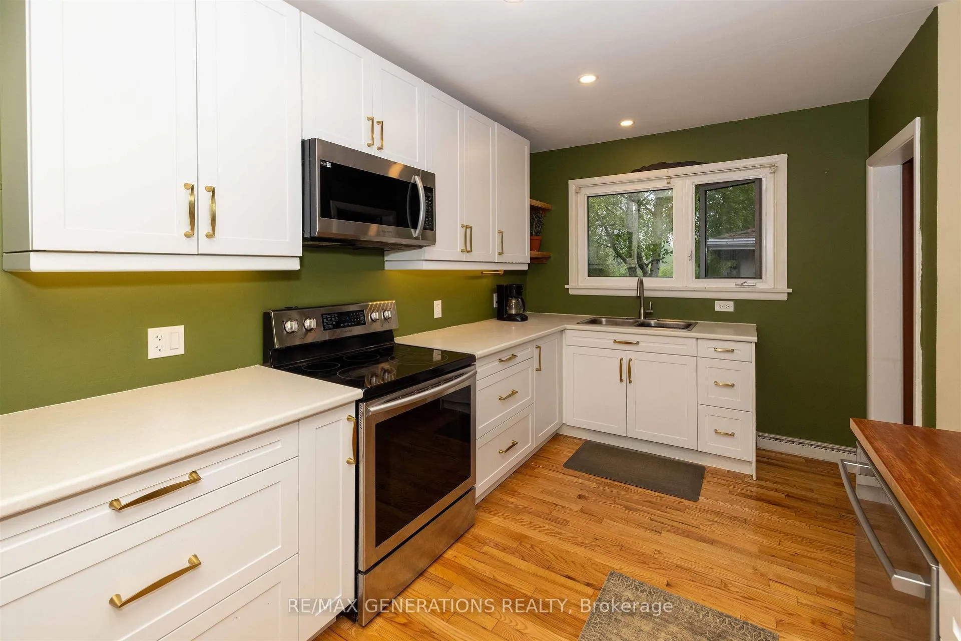 Photo 7 of 43 Strathcona Avenue, Thunder Bay, Current River — HOMEH