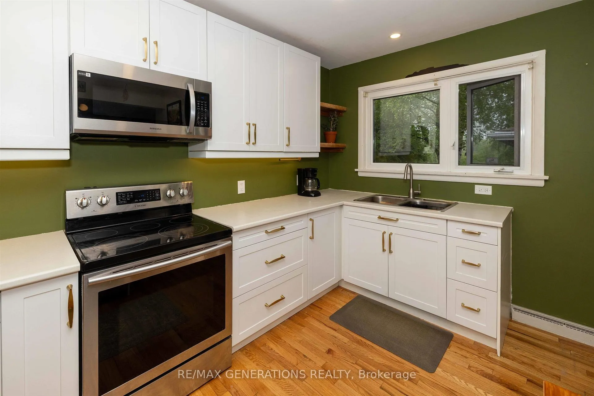 Photo 10 of 43 Strathcona Avenue, Thunder Bay, Current River — HOMEH