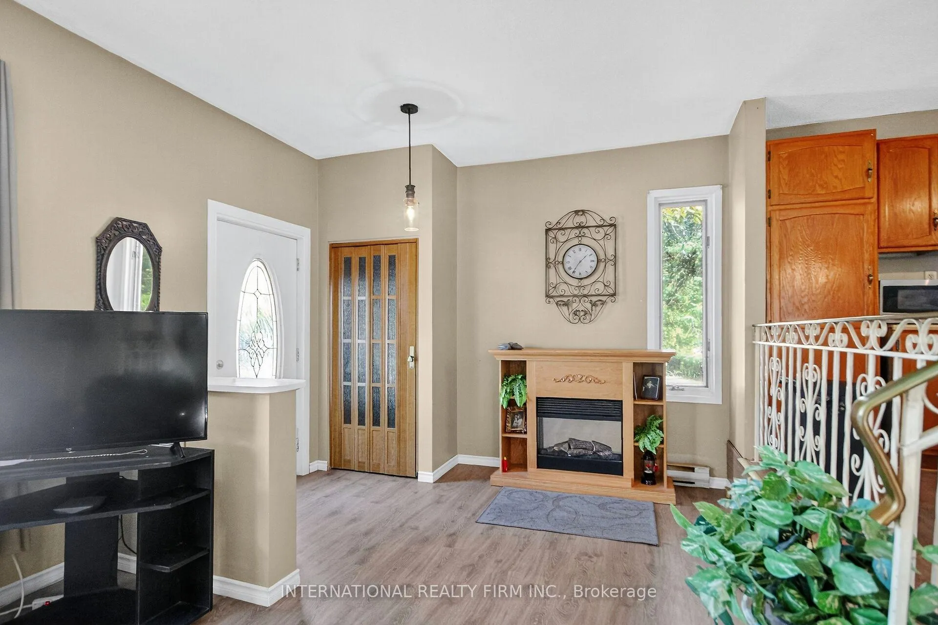 Photo 5 of 96 Constance Lake Road, Ottawa, Kanata - Kanata (North East) — HOMEH